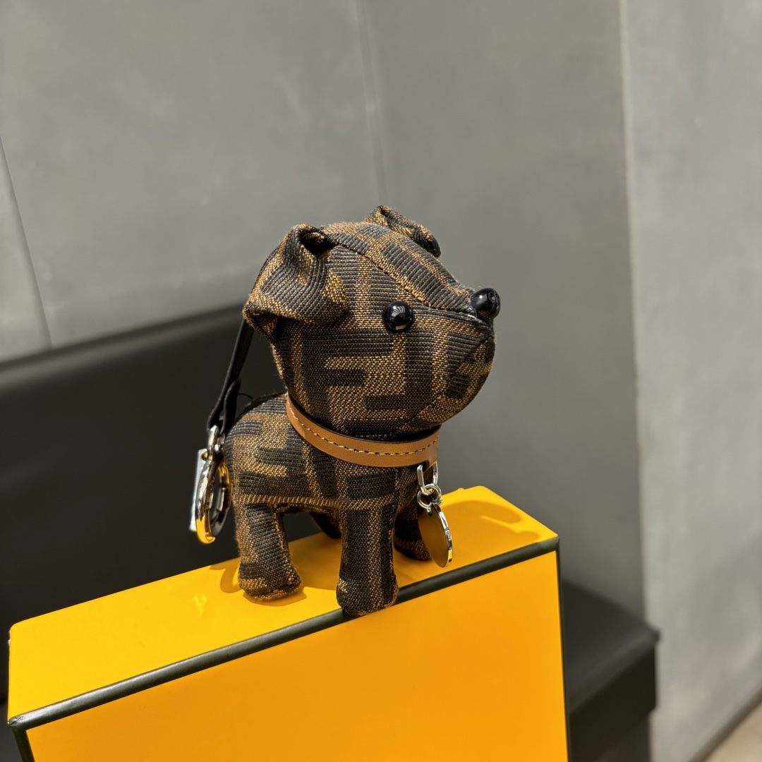 Unique FENDI Dog Packs: Artistic Fun with Imported Steel Hardware - 图片 1