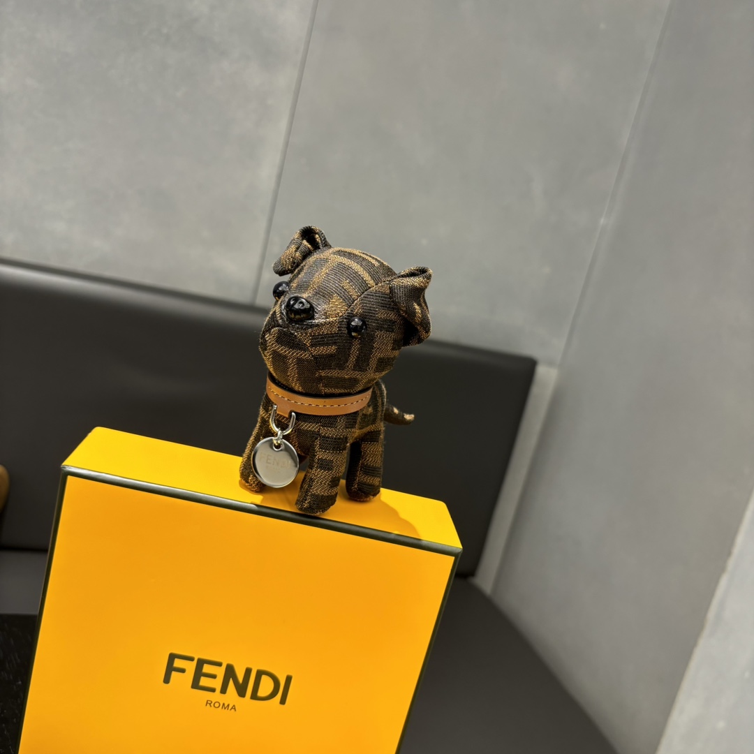 Unique FENDI Dog Packs: Artistic Fun with Imported Steel Hardware - 图片 5