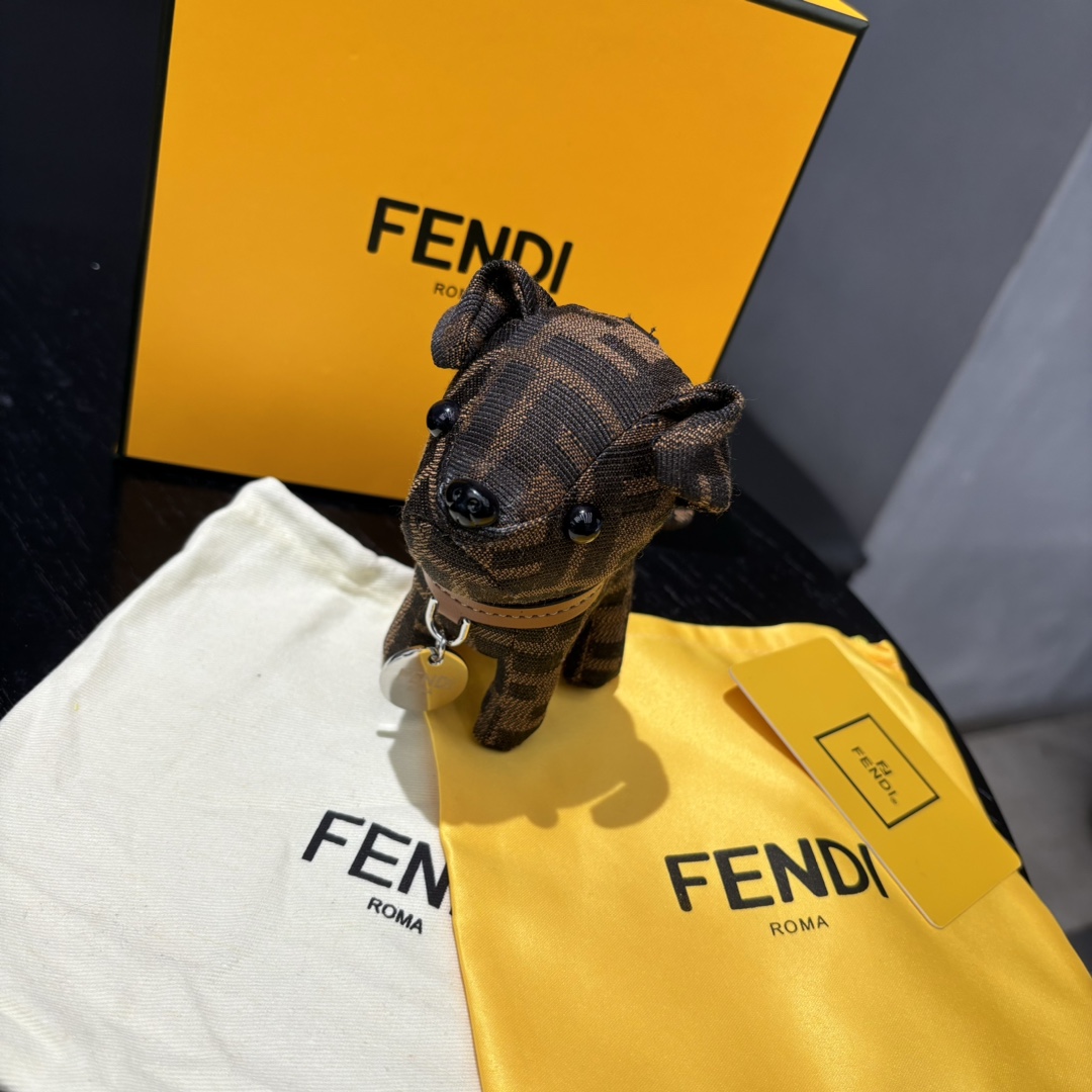 Unique FENDI Dog Packs: Artistic Fun with Imported Steel Hardware - 图片 2