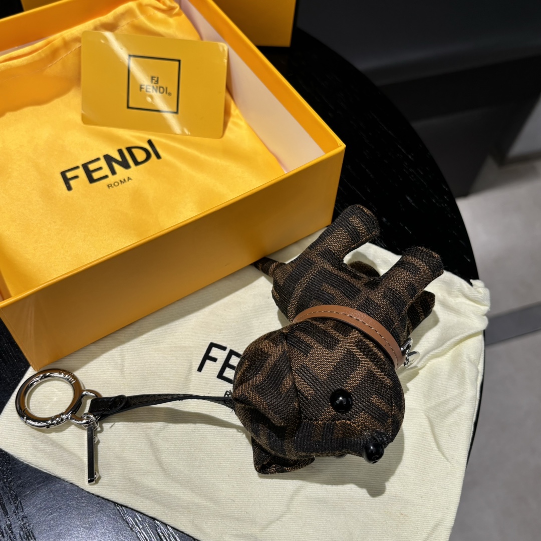 Unique FENDI Dog Packs: Artistic Fun with Imported Steel Hardware - 图片 9