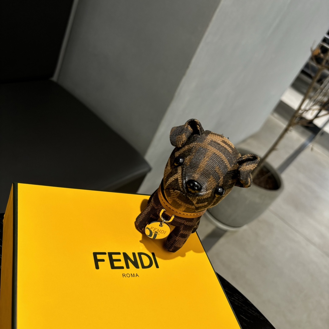 Unique FENDI Dog Packs: Artistic Fun with Imported Steel Hardware - 图片 3