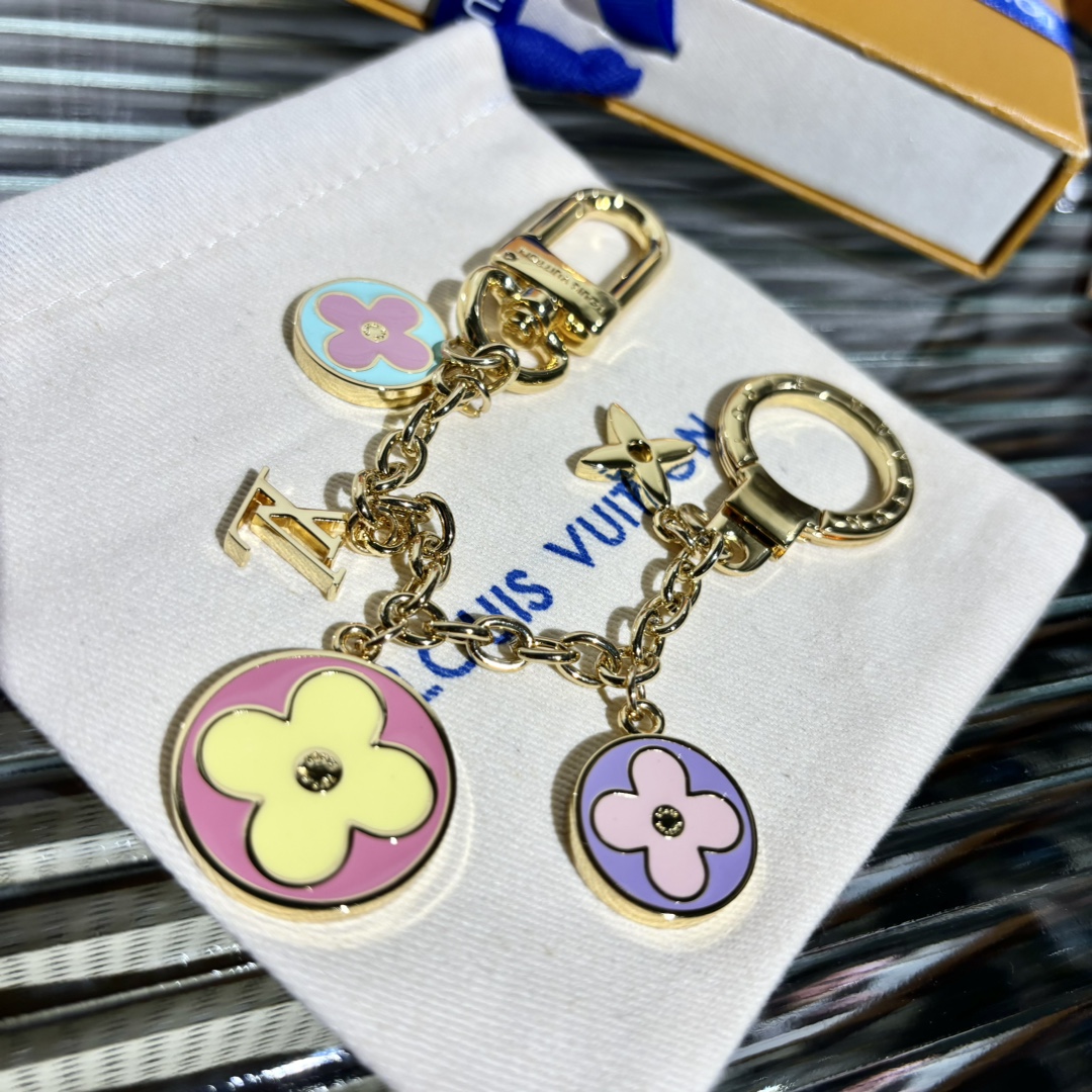 Leather keychain with keys attached