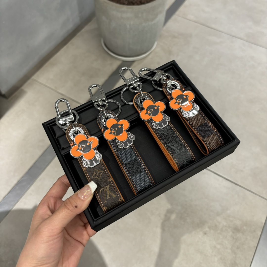 Enamel keychain packaging