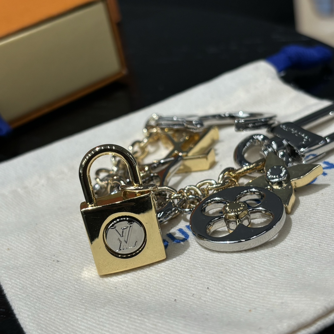 Blooming Monogram keychain - Packaging