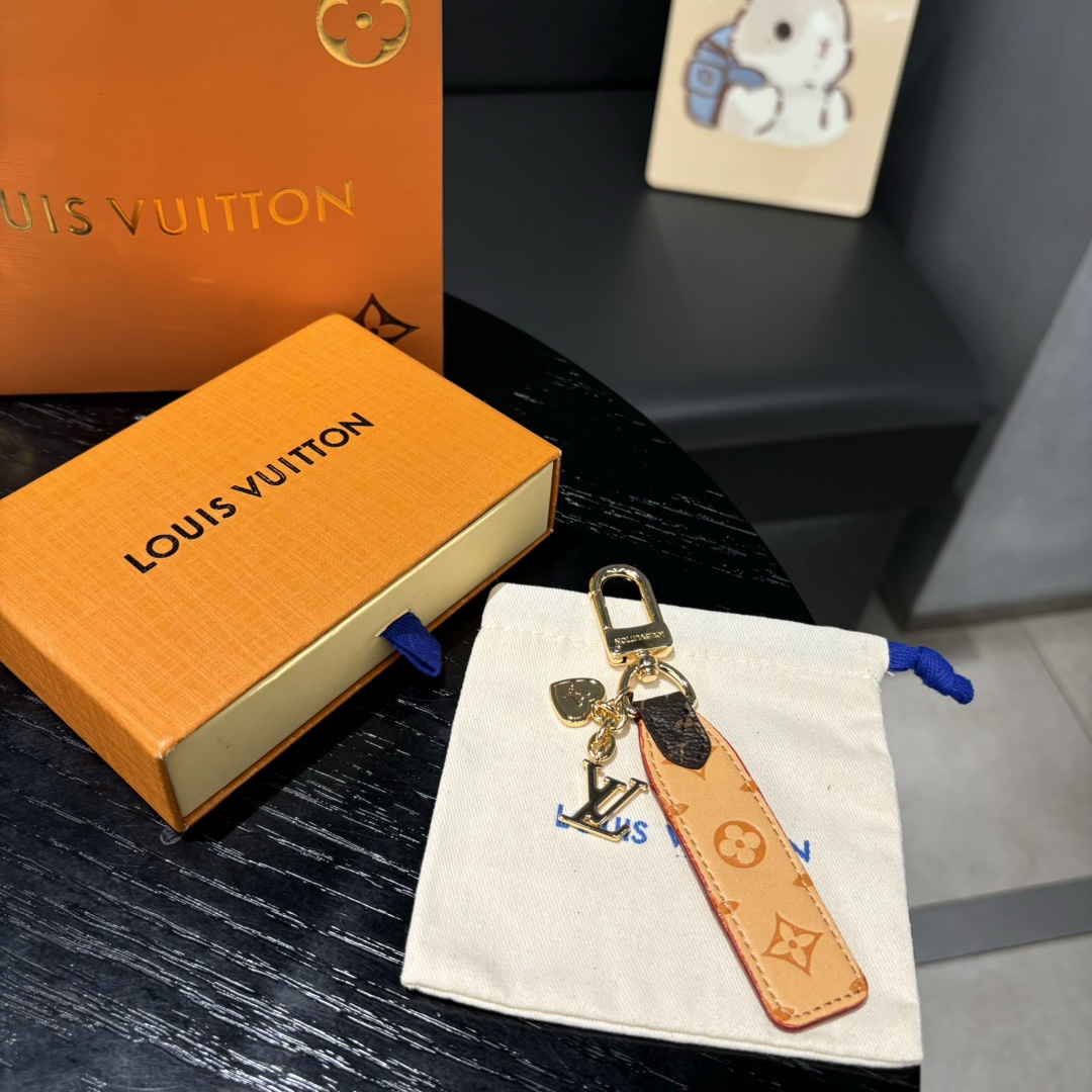 Louis Vuitton All Black Keychain Material Detail