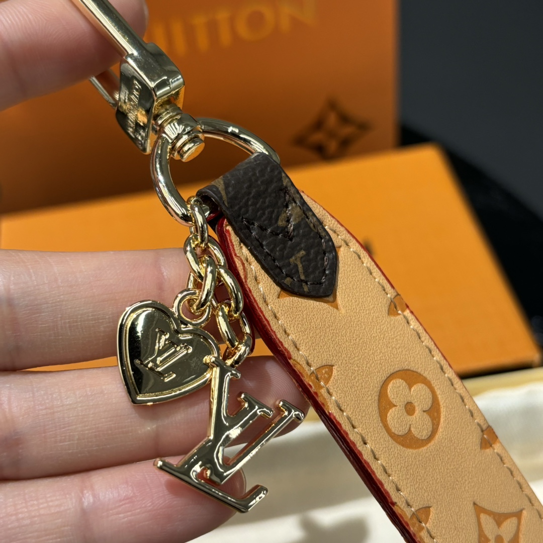 Louis Vuitton Keychain material detail