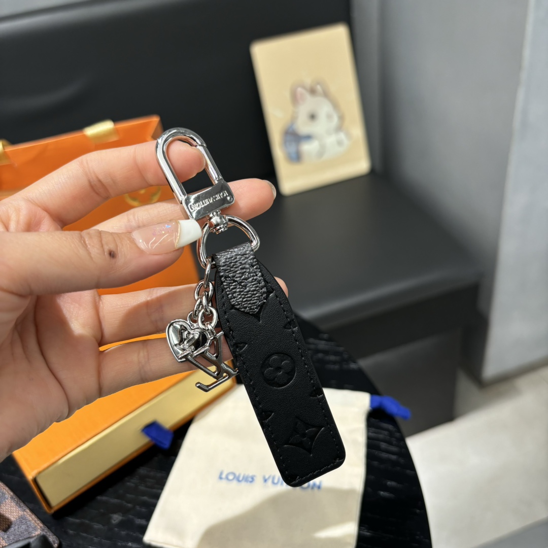 Louis Vuitton Keychain Key Ring Detail