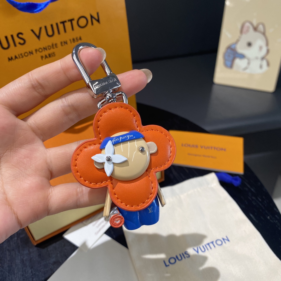 Gaston Gym Keychain - Side View