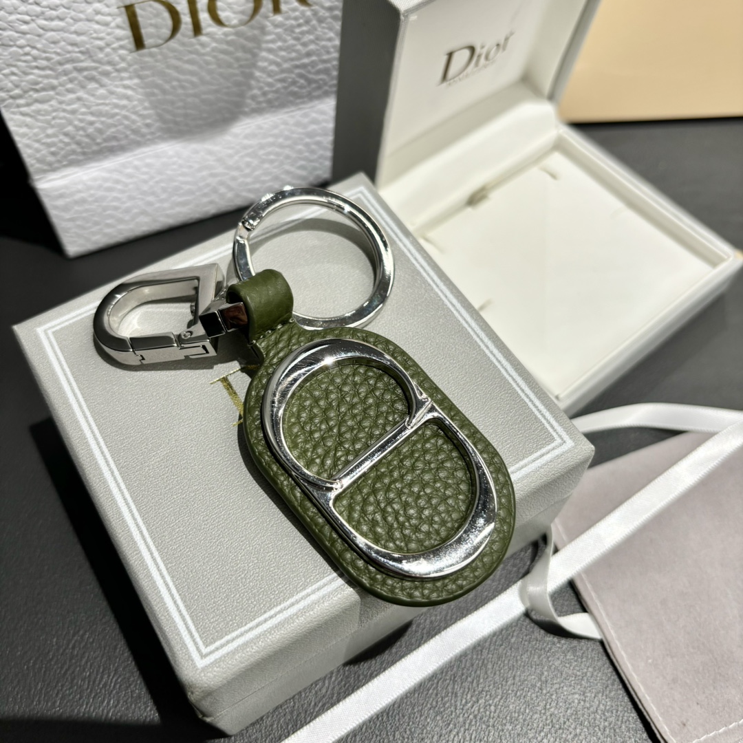 Luxury CD Diamond Logo Key Button with Leather and Metal Details for Belts and Handbags - 图片 3