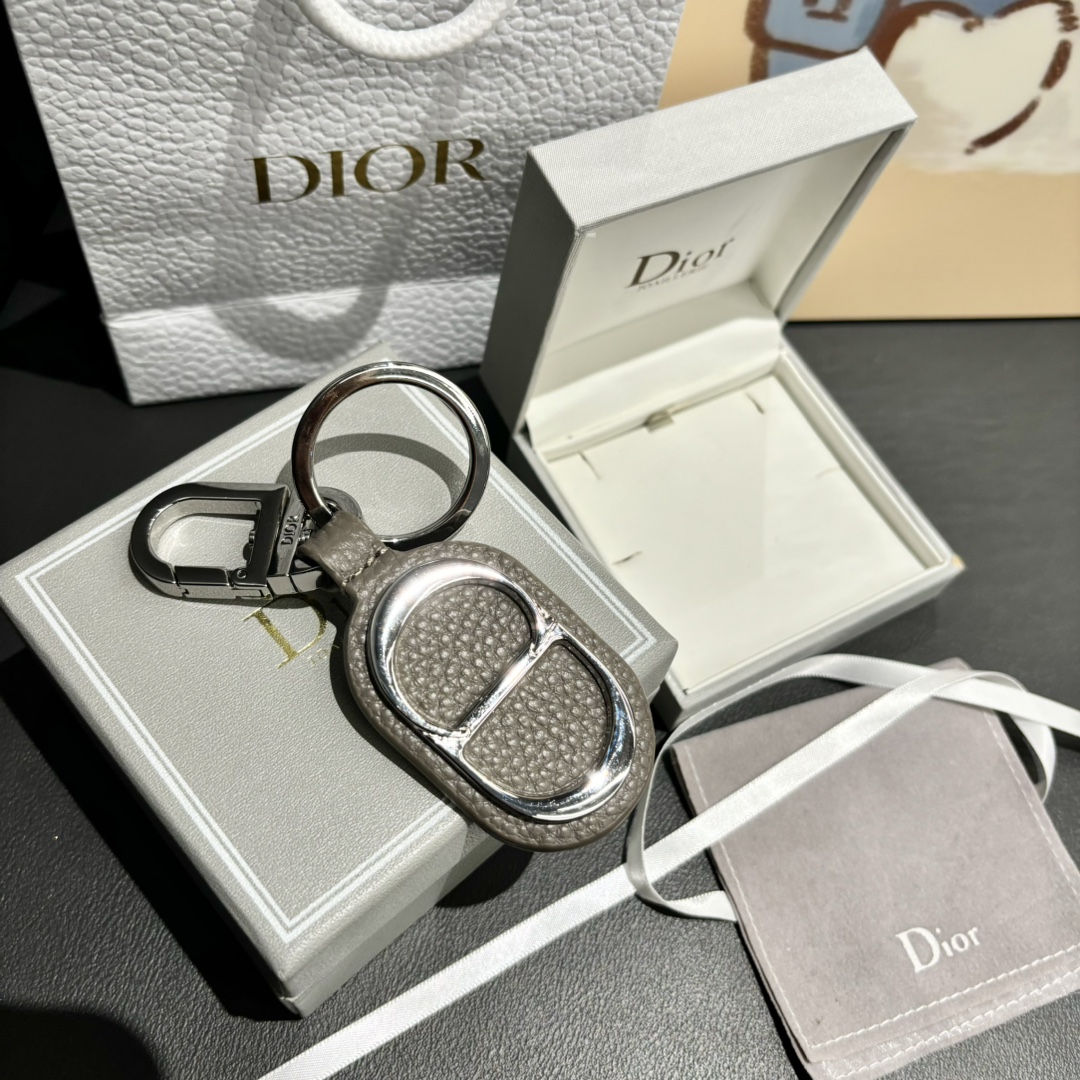 Luxurious CD Diamond Logo Key Button with Leather and Brass Details for Belts and Handbags