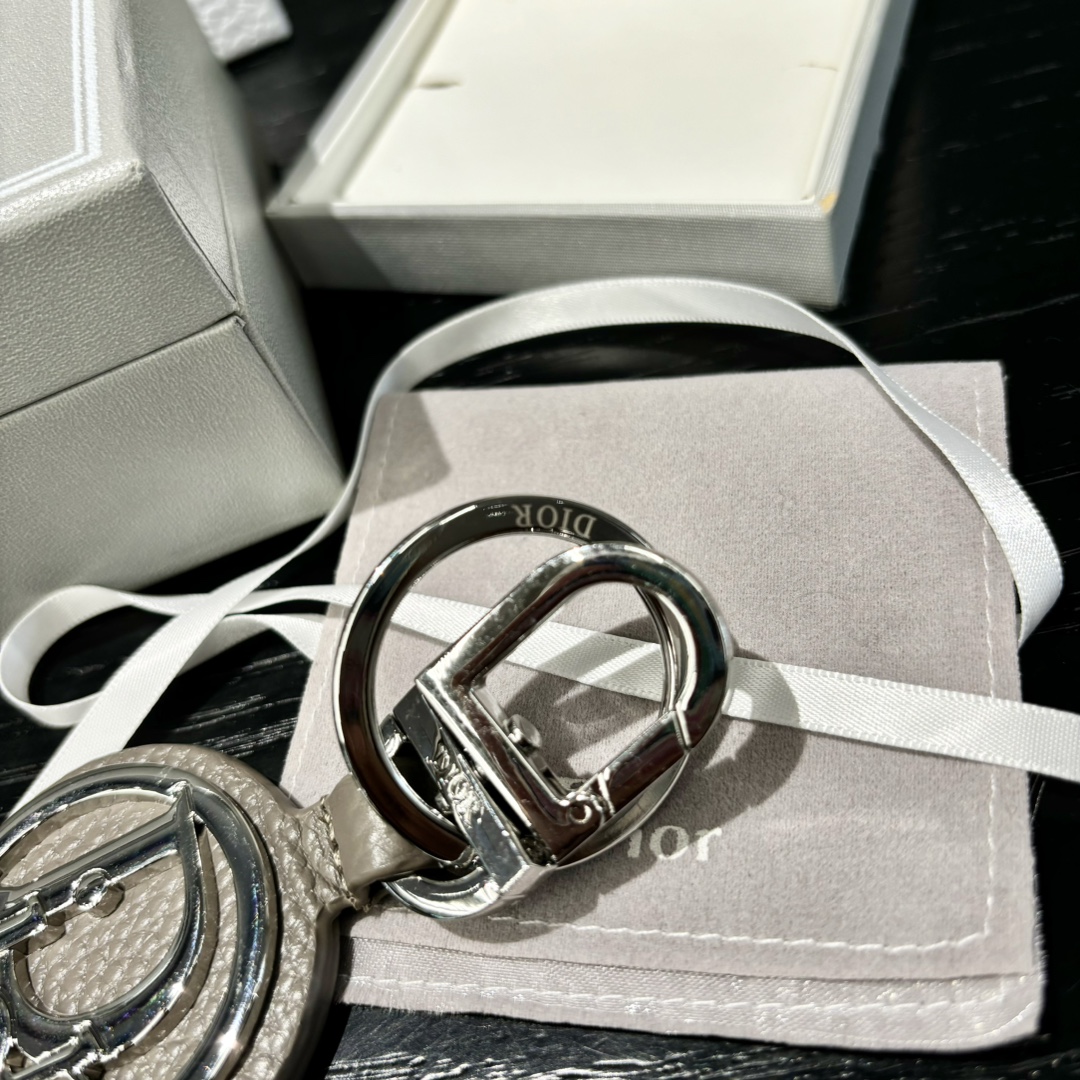 Luxury CD Diamond Logo Key Button with Cattle Leather and Brass Coating - 图片 5