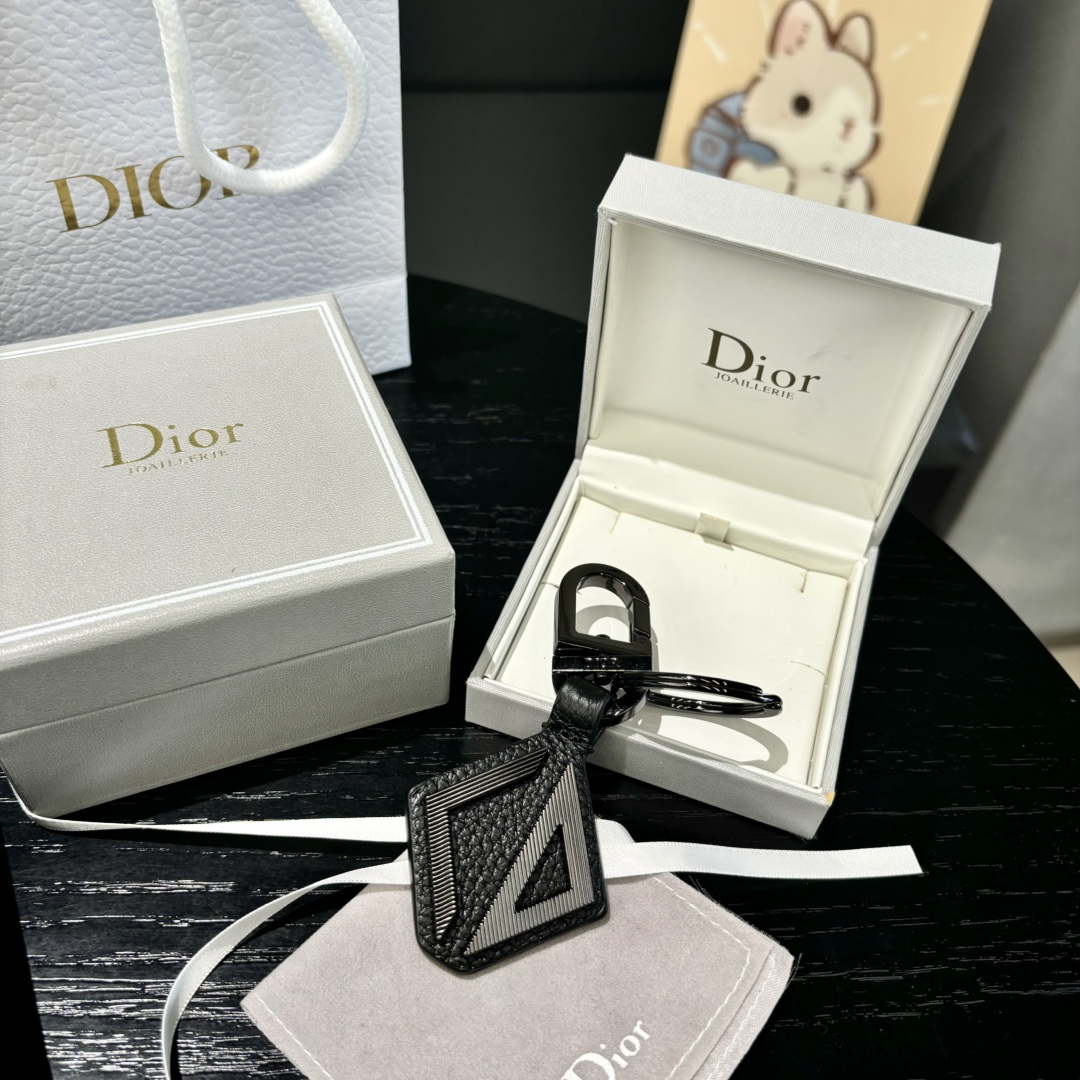 Luxurious CD Diamond Logo Key Button in Black Leather with Metal Details