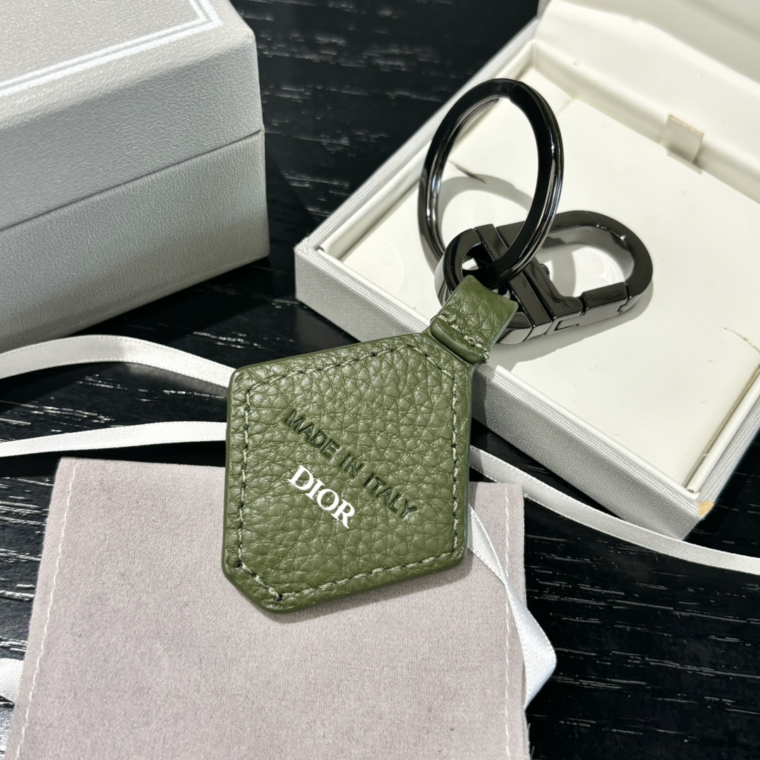 Luxury CD Diamond Logo Key Button with Leather and Brass Details for Belts and Handbags - 图片 2