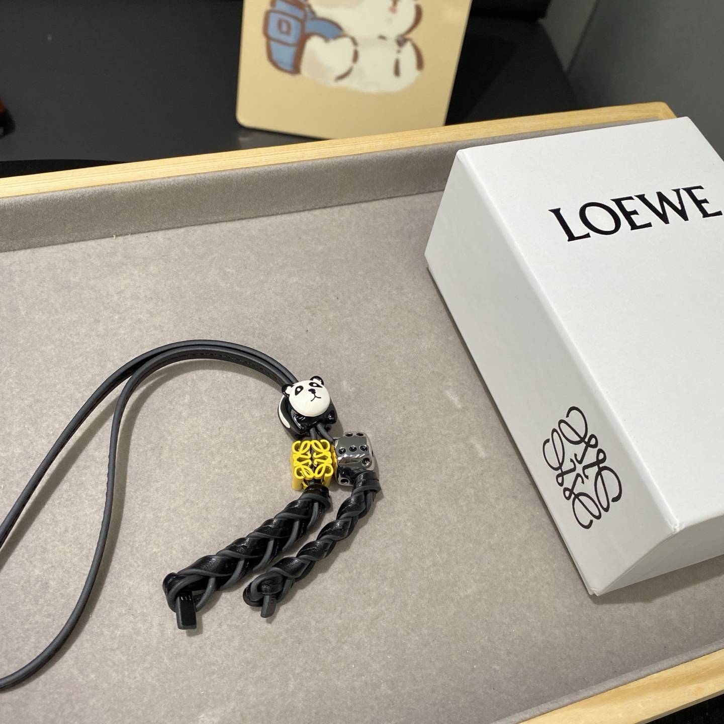 -❗️新品❗️L0EWE 罗意威挂饰 Anagram缠丝立体熊猫🐼吊坠，以及一个带有LOEWE雕花菱形扣