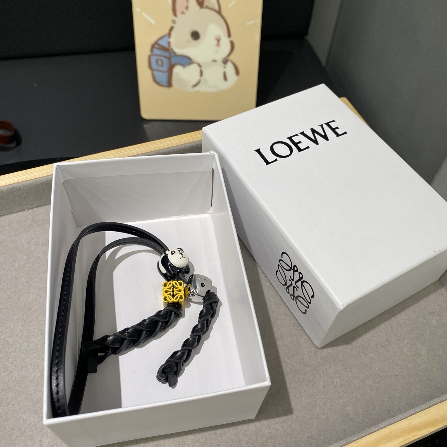 -❗️新品❗️L0EWE 罗意威挂饰 Anagram缠丝立体熊猫🐼吊坠，以及一个带有LOEWE雕花菱形扣