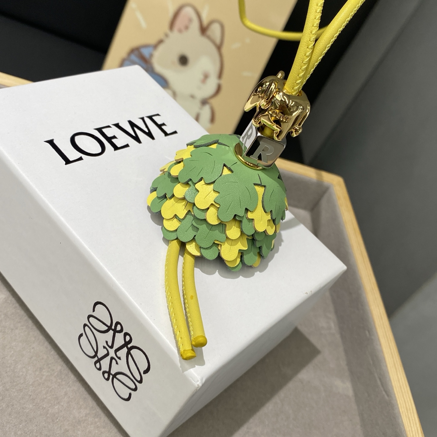 Loewe and Roewe Leather Bags with Anagram Dice Design: Unique and Sweet Cowhide Imports - 图片 3