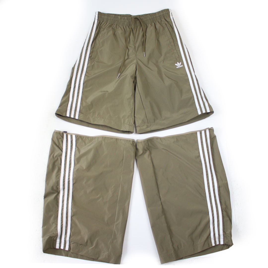 Adidas Classic Three-Stripe Shorts: Timeless Style for Active Individuals - 图片 2