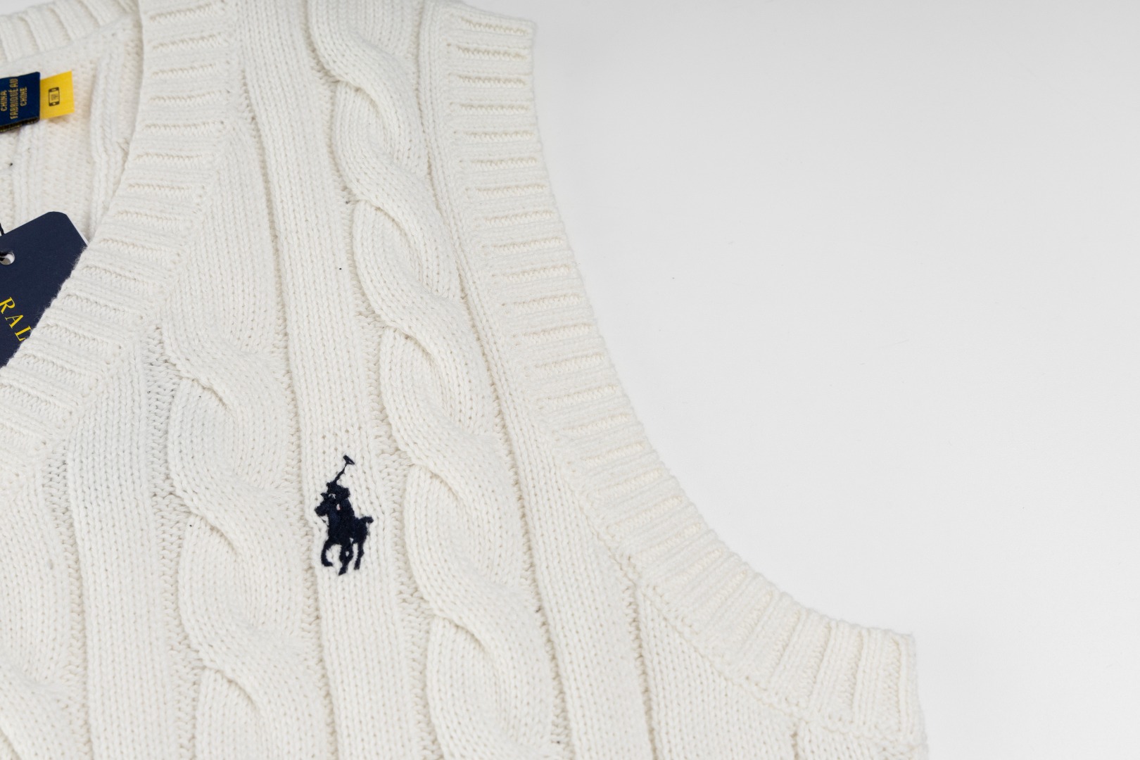 “Ralph Lauren Women’s Suit with V-Collar Vest and Sleeveless Sweater in Multiple Colors – High-Quality Classic Cotton” - 图片 6