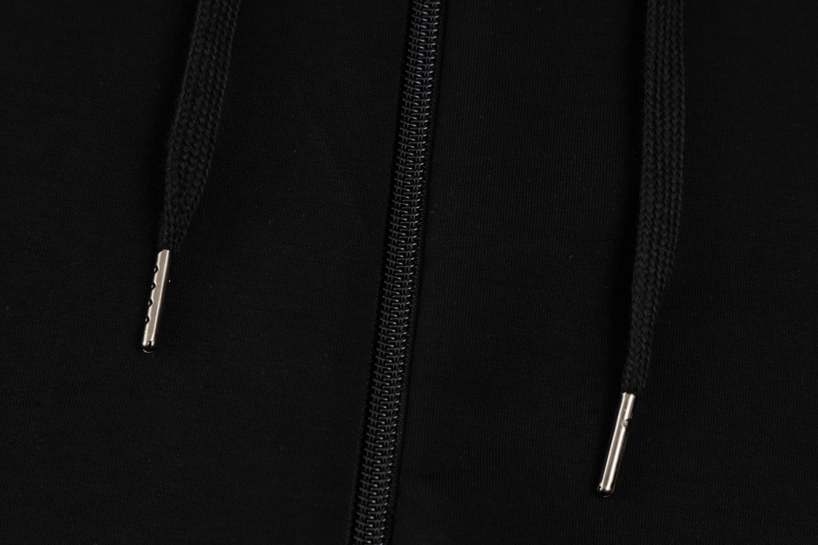 💰150 Ralph Lauren/拉夫劳伦小马🐎刺绣拉链开衫外套连帽卫衣
这款连帽运动衫饰有代表Ralph Lauren 简约风格 搭配小马刺绣图案,立体饱满!纯色的面料搭配精致的刺绣瞬间就衬托出来了!连帽的运动设计,宽松休闲的版型!整体质感非常强!定织定染的螺纹通过图片我们就能感受到它的厚实和质感,做工精致,外贸大厂出货,都是多年的老师傅亲自上手,一切都是高标准、高要求!简约百搭款~超级细腻柔软,贴身不扎身,面料,辅料全部,原定制出品 品质优良!完美体现品牌优越感!版型剪裁标准,伸展舒适,运动无拘束!实穿性强,高端大气上档!万能百搭款~可搭配牛仔裤或慢跑裤。是从早间通勤到参加周末活动之间的理想过度着装之选!
✅拉夫劳伦Ralph Lauren秋冬男女情侣基础百搭款拉链开衫卫衣
✅高克重纯棉毛圈 原版一致拉链 加宽加厚螺纹
✅老钱风慵懒风拉满 复古风简约型热门款
✅秋冬单穿 内穿简约好搭配 情侣必备推荐款
货号:Q10R95
尺码:S-XL
S M L XL
衣长:69 71 73 75
胸围:118 122 126 130
肩宽:51 52 53 54
袖长:65 66 67 68