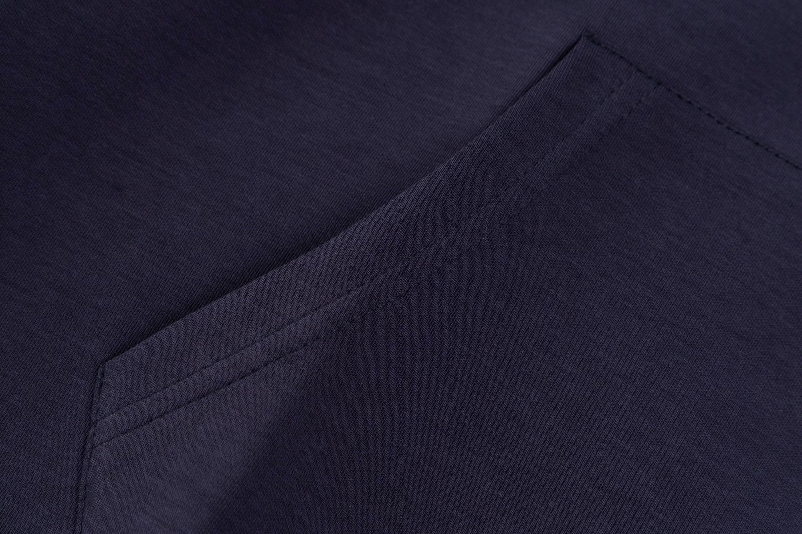 💰150 Ralph Lauren/拉夫劳伦小马🐎刺绣拉链开衫外套连帽卫衣
这款连帽运动衫饰有代表Ralph Lauren 简约风格 搭配小马刺绣图案,立体饱满!纯色的面料搭配精致的刺绣瞬间就衬托出来了!连帽的运动设计,宽松休闲的版型!整体质感非常强!定织定染的螺纹通过图片我们就能感受到它的厚实和质感,做工精致,外贸大厂出货,都是多年的老师傅亲自上手,一切都是高标准、高要求!简约百搭款~超级细腻柔软,贴身不扎身,面料,辅料全部,原定制出品 品质优良!完美体现品牌优越感!版型剪裁标准,伸展舒适,运动无拘束!实穿性强,高端大气上档!万能百搭款~可搭配牛仔裤或慢跑裤。是从早间通勤到参加周末活动之间的理想过度着装之选!
✅拉夫劳伦Ralph Lauren秋冬男女情侣基础百搭款拉链开衫卫衣
✅高克重纯棉毛圈 原版一致拉链 加宽加厚螺纹
✅老钱风慵懒风拉满 复古风简约型热门款
✅秋冬单穿 内穿简约好搭配 情侣必备推荐款
货号:Q10R95
尺码:S-XL
S M L XL
衣长:69 71 73 75
胸围:118 122 126 130
肩宽:51 52 53 54
袖长:65 66 67 68