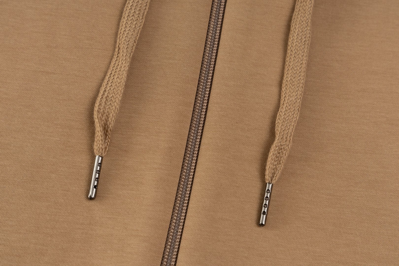 💰150 Ralph Lauren/拉夫劳伦小马🐎刺绣拉链开衫外套连帽卫衣
这款连帽运动衫饰有代表Ralph Lauren 简约风格 搭配小马刺绣图案,立体饱满!纯色的面料搭配精致的刺绣瞬间就衬托出来了!连帽的运动设计,宽松休闲的版型!整体质感非常强!定织定染的螺纹通过图片我们就能感受到它的厚实和质感,做工精致,外贸大厂出货,都是多年的老师傅亲自上手,一切都是高标准、高要求!简约百搭款~超级细腻柔软,贴身不扎身,面料,辅料全部,原定制出品 品质优良!完美体现品牌优越感!版型剪裁标准,伸展舒适,运动无拘束!实穿性强,高端大气上档!万能百搭款~可搭配牛仔裤或慢跑裤。是从早间通勤到参加周末活动之间的理想过度着装之选!
✅拉夫劳伦Ralph Lauren秋冬男女情侣基础百搭款拉链开衫卫衣
✅高克重纯棉毛圈 原版一致拉链 加宽加厚螺纹
✅老钱风慵懒风拉满 复古风简约型热门款
✅秋冬单穿 内穿简约好搭配 情侣必备推荐款
货号:Q10R95
尺码:S-XL
S M L XL
衣长:69 71 73 75
胸围:118 122 126 130
肩宽:51 52 53 54
袖长:65 66 67 68