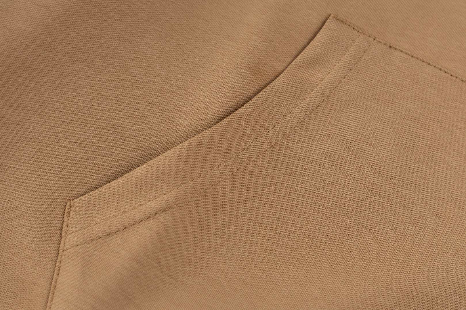 💰150 Ralph Lauren/拉夫劳伦小马🐎刺绣拉链开衫外套连帽卫衣
这款连帽运动衫饰有代表Ralph Lauren 简约风格 搭配小马刺绣图案,立体饱满!纯色的面料搭配精致的刺绣瞬间就衬托出来了!连帽的运动设计,宽松休闲的版型!整体质感非常强!定织定染的螺纹通过图片我们就能感受到它的厚实和质感,做工精致,外贸大厂出货,都是多年的老师傅亲自上手,一切都是高标准、高要求!简约百搭款~超级细腻柔软,贴身不扎身,面料,辅料全部,原定制出品 品质优良!完美体现品牌优越感!版型剪裁标准,伸展舒适,运动无拘束!实穿性强,高端大气上档!万能百搭款~可搭配牛仔裤或慢跑裤。是从早间通勤到参加周末活动之间的理想过度着装之选!
✅拉夫劳伦Ralph Lauren秋冬男女情侣基础百搭款拉链开衫卫衣
✅高克重纯棉毛圈 原版一致拉链 加宽加厚螺纹
✅老钱风慵懒风拉满 复古风简约型热门款
✅秋冬单穿 内穿简约好搭配 情侣必备推荐款
货号:Q10R95
尺码:S-XL
S M L XL
衣长:69 71 73 75
胸围:118 122 126 130
肩宽:51 52 53 54
袖长:65 66 67 68