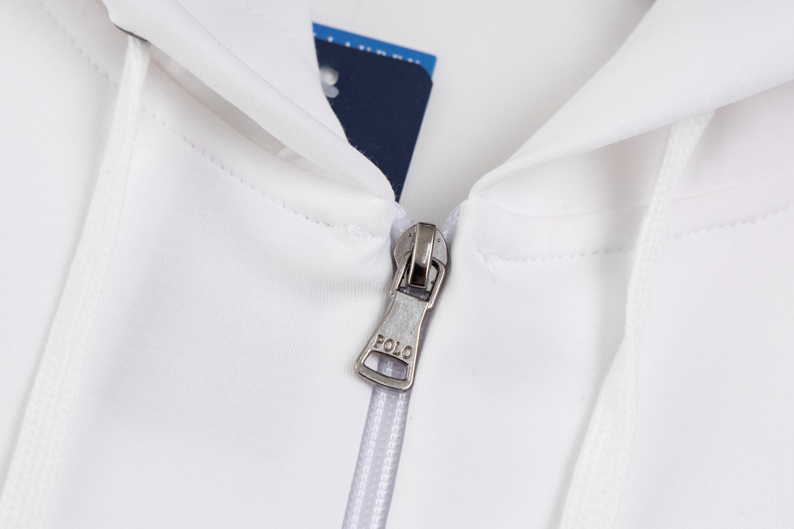 💰150 Ralph Lauren/拉夫劳伦小马🐎刺绣拉链开衫外套连帽卫衣
这款连帽运动衫饰有代表Ralph Lauren 简约风格 搭配小马刺绣图案,立体饱满!纯色的面料搭配精致的刺绣瞬间就衬托出来了!连帽的运动设计,宽松休闲的版型!整体质感非常强!定织定染的螺纹通过图片我们就能感受到它的厚实和质感,做工精致,外贸大厂出货,都是多年的老师傅亲自上手,一切都是高标准、高要求!简约百搭款~超级细腻柔软,贴身不扎身,面料,辅料全部,原定制出品 品质优良!完美体现品牌优越感!版型剪裁标准,伸展舒适,运动无拘束!实穿性强,高端大气上档!万能百搭款~可搭配牛仔裤或慢跑裤。是从早间通勤到参加周末活动之间的理想过度着装之选!
✅拉夫劳伦Ralph Lauren秋冬男女情侣基础百搭款拉链开衫卫衣
✅高克重纯棉毛圈 原版一致拉链 加宽加厚螺纹
✅老钱风慵懒风拉满 复古风简约型热门款
✅秋冬单穿 内穿简约好搭配 情侣必备推荐款
货号:Q10R95
尺码:S-XL
S M L XL
衣长:69 71 73 75
胸围:118 122 126 130
肩宽:51 52 53 54
袖长:65 66 67 68