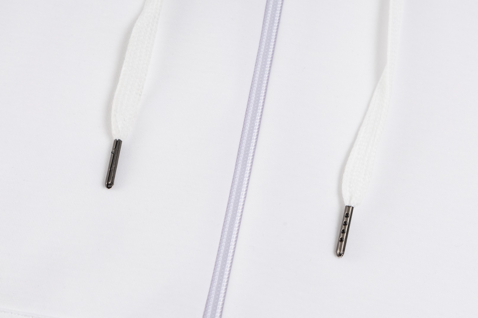 💰150 Ralph Lauren/拉夫劳伦小马🐎刺绣拉链开衫外套连帽卫衣
这款连帽运动衫饰有代表Ralph Lauren 简约风格 搭配小马刺绣图案,立体饱满!纯色的面料搭配精致的刺绣瞬间就衬托出来了!连帽的运动设计,宽松休闲的版型!整体质感非常强!定织定染的螺纹通过图片我们就能感受到它的厚实和质感,做工精致,外贸大厂出货,都是多年的老师傅亲自上手,一切都是高标准、高要求!简约百搭款~超级细腻柔软,贴身不扎身,面料,辅料全部,原定制出品 品质优良!完美体现品牌优越感!版型剪裁标准,伸展舒适,运动无拘束!实穿性强,高端大气上档!万能百搭款~可搭配牛仔裤或慢跑裤。是从早间通勤到参加周末活动之间的理想过度着装之选!
✅拉夫劳伦Ralph Lauren秋冬男女情侣基础百搭款拉链开衫卫衣
✅高克重纯棉毛圈 原版一致拉链 加宽加厚螺纹
✅老钱风慵懒风拉满 复古风简约型热门款
✅秋冬单穿 内穿简约好搭配 情侣必备推荐款
货号:Q10R95
尺码:S-XL
S M L XL
衣长:69 71 73 75
胸围:118 122 126 130
肩宽:51 52 53 54
袖长:65 66 67 68