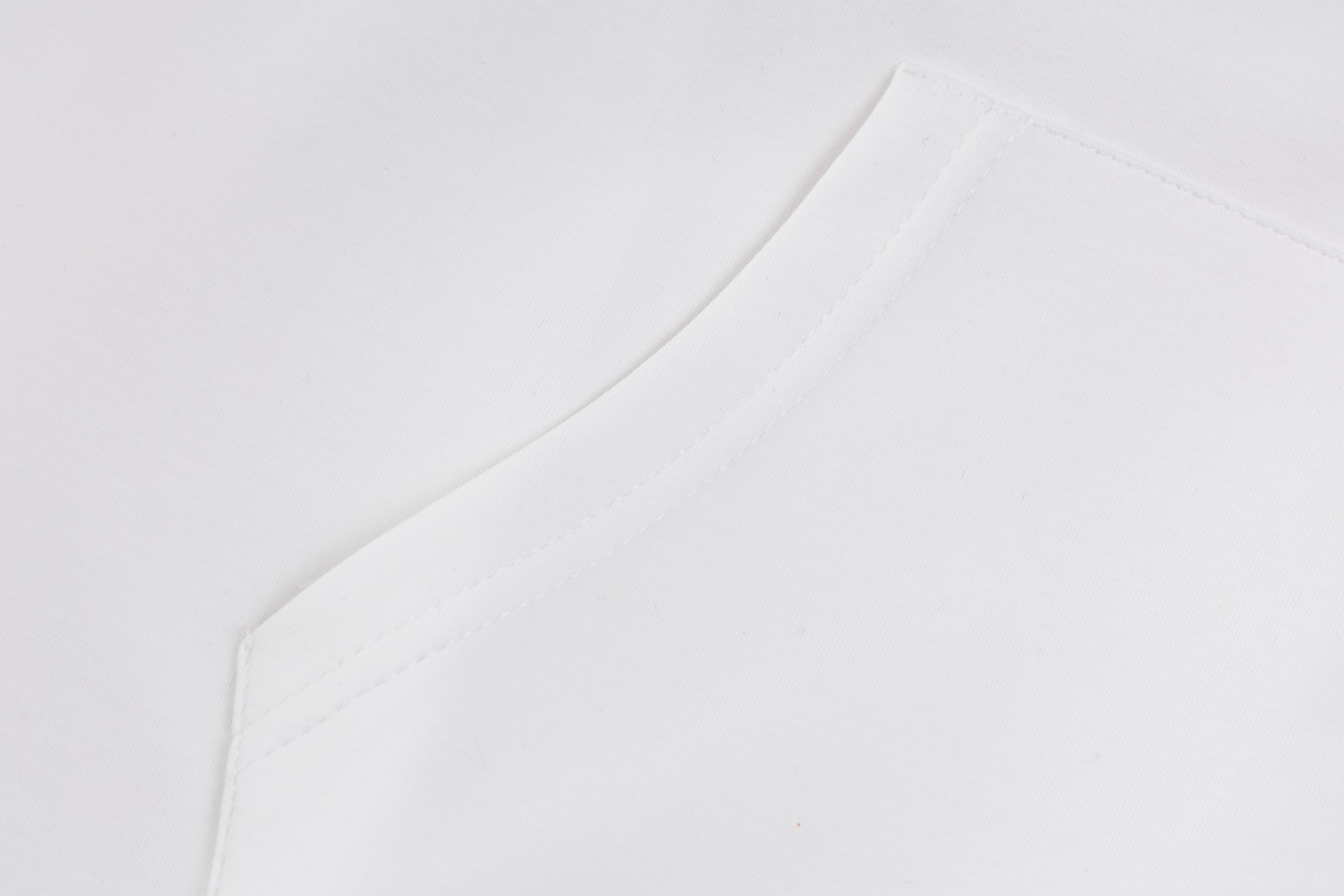 💰150 Ralph Lauren/拉夫劳伦小马🐎刺绣拉链开衫外套连帽卫衣
这款连帽运动衫饰有代表Ralph Lauren 简约风格 搭配小马刺绣图案,立体饱满!纯色的面料搭配精致的刺绣瞬间就衬托出来了!连帽的运动设计,宽松休闲的版型!整体质感非常强!定织定染的螺纹通过图片我们就能感受到它的厚实和质感,做工精致,外贸大厂出货,都是多年的老师傅亲自上手,一切都是高标准、高要求!简约百搭款~超级细腻柔软,贴身不扎身,面料,辅料全部,原定制出品 品质优良!完美体现品牌优越感!版型剪裁标准,伸展舒适,运动无拘束!实穿性强,高端大气上档!万能百搭款~可搭配牛仔裤或慢跑裤。是从早间通勤到参加周末活动之间的理想过度着装之选!
✅拉夫劳伦Ralph Lauren秋冬男女情侣基础百搭款拉链开衫卫衣
✅高克重纯棉毛圈 原版一致拉链 加宽加厚螺纹
✅老钱风慵懒风拉满 复古风简约型热门款
✅秋冬单穿 内穿简约好搭配 情侣必备推荐款
货号:Q10R95
尺码:S-XL
S M L XL
衣长:69 71 73 75
胸围:118 122 126 130
肩宽:51 52 53 54
袖长:65 66 67 68