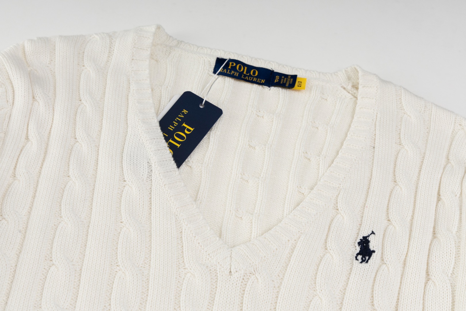💰95QJ R90 RALPH LAUREN拉夫劳伦十三色经典小标刺绣V领套头绞花开衫毛衣女装上衣
胸口高密度LOGO刺绣,吊牌辅料原版定制。采用纯棉纱线纯棉亲肤舒适,小标战马刺绣麻花纽扣V领毛衣🐎高品质 跟着博主学穿搭!来一件拉夫劳伦绞花毛衣吧,爆红之后超级难买的系列,官网一件难求,简单实穿慵懒宽松感,加厚面料更有质感,手感柔软细腻,版型宽松,不管是单穿还是叠穿,简单一件就能穿出不同风格的时尚感!
Size:XS S M L
颜色:灰色 白色 黄色 粉色 紫色 卡其 棕色 森绿 彩蓝 玫红 大红 藏青色 黑色
胸围:41.5/43.5/45.5/47.5
肩宽:34.5/36/37.5/39
身长:56.5/58.5/60.5/62.5
袖长:60/61/62/63