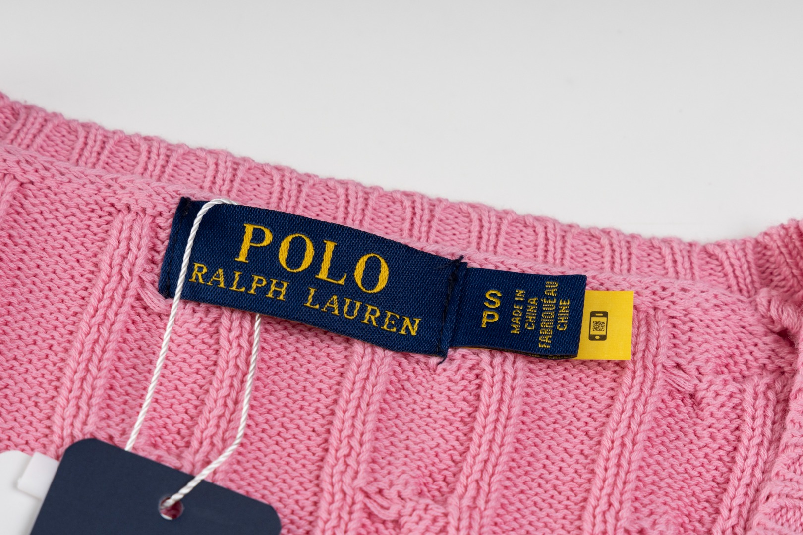 💰95QJ R90 RALPH LAUREN拉夫劳伦十三色经典小标刺绣V领套头绞花开衫毛衣女装上衣
胸口高密度LOGO刺绣,吊牌辅料原版定制。采用纯棉纱线纯棉亲肤舒适,小标战马刺绣麻花纽扣V领毛衣🐎高品质 跟着博主学穿搭!来一件拉夫劳伦绞花毛衣吧,爆红之后超级难买的系列,官网一件难求,简单实穿慵懒宽松感,加厚面料更有质感,手感柔软细腻,版型宽松,不管是单穿还是叠穿,简单一件就能穿出不同风格的时尚感!
Size:XS S M L
颜色:灰色 白色 黄色 粉色 紫色 卡其 棕色 森绿 彩蓝 玫红 大红 藏青色 黑色
胸围:41.5/43.5/45.5/47.5
肩宽:34.5/36/37.5/39
身长:56.5/58.5/60.5/62.5
袖长:60/61/62/63