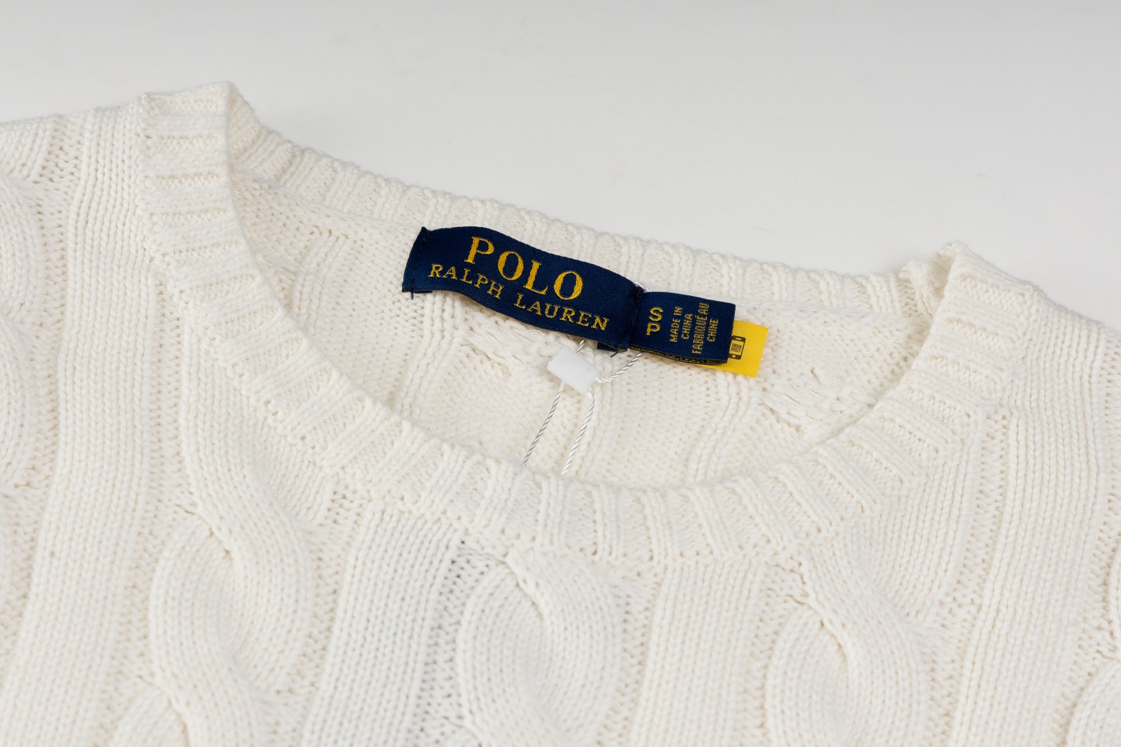 💰100QJ R91 RALPH LAUREN拉夫劳伦十四色经典小标刺绣圆领套头绞花开衫毛衣男装上衣
胸口高密度LOGO刺绣,吊牌辅料原版定制。采用纯棉纱线纯棉亲肤舒适,小标战马刺绣麻花纽扣圆领毛衣🐎高品质 跟着博主学穿搭!来一件拉夫劳伦绞花毛衣吧,爆红之后超级难买的系列,官网一件难求,简单实穿慵懒宽松感,加厚面料更有质感,手感柔软细腻,版型宽松,不管是单穿还是叠穿,简单一件就能穿出不同风格的时尚感!
Size:XS S M L XL
颜色:白色 黄色 粉色 湖水绿 彩蓝色 深绿 灰色 藏青白标 藏青红标 黑色红标 黑色白标 紫色 棕色 红色
胸围:51/53/55/57/59
肩宽:39.5/41/42.5/44/45.5
身长:65/67/69/71/73
袖长:59/60/61/62/63