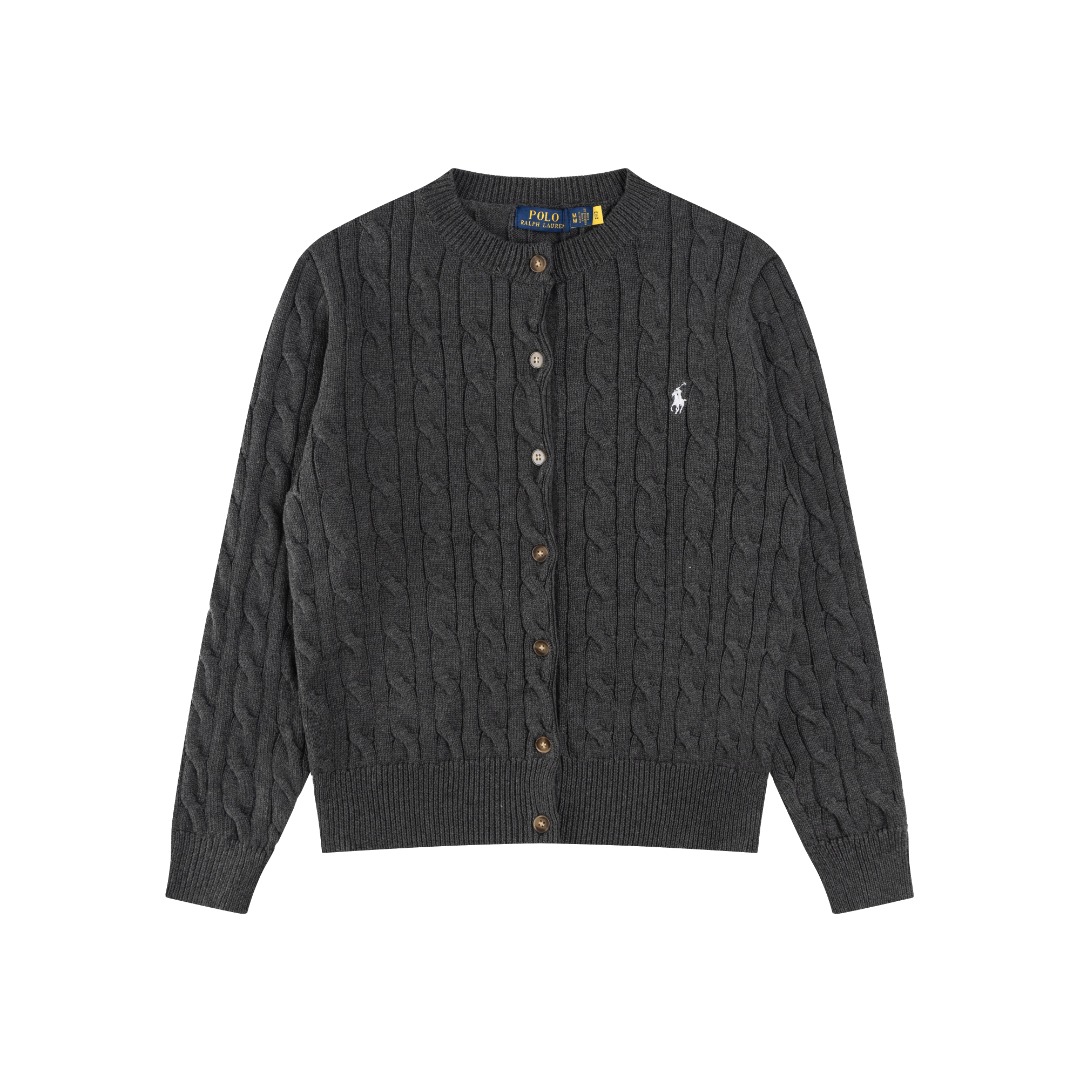 #R93 RALPH LAUREN拉夫劳伦十二色经典小标刺绣logo七扣针织绞花开衫毛衣女装上衣 胸口高密度LOGO刺绣,吊牌辅料原版定制.采用纯棉纱线纯棉亲肤舒适,小标战马刺绣麻花纽扣开衫毛衣🐎高品质 跟着博主学穿搭!来一件拉夫劳伦绞花毛衣吧,爆红之后超级难买的系列,官网一件难求,简单实穿慵懒宽松感,加厚面料更有质感,手感柔软细腻,版型宽松,不管是单穿还是叠穿,简单一件就能穿出不同风格的时尚感! 颜色: 白色 黄色 粉色 浅蓝 彩蓝 紫色 卡其 灰色 红色 深灰色 藏青色 黑色 肩宽 胸围 衣长 袖长