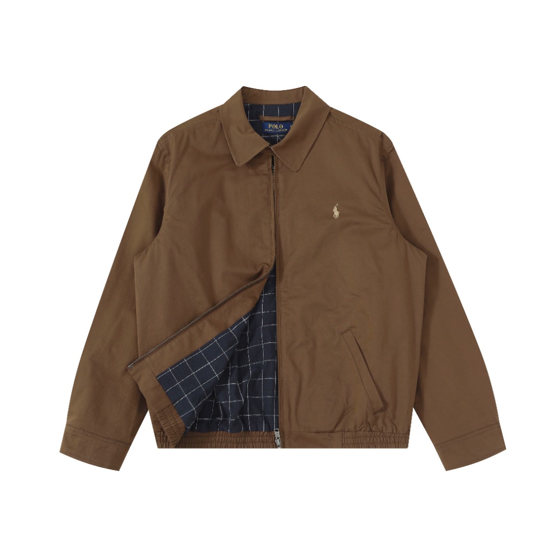 💰210 Ralph Lauren/拉夫劳伦 经典男女同款老干部拉链夹克外套RL12168
易梦玲同款 货号:RL12168 众多穿搭博主上身推荐, 哈林顿夹克的版型翻领拉链防风设计休闲风格和街头潮流元素完美融合,非常适合中性 穿搭。外套的面料质感十分出色,穿着舒适,是一款非常百搭的潮流外套。原版开发,百分百纯棉面料 精致刺绣 四季常青款放心入手 ,复古永不过时!
颜色:卡其色 黑色 藏青色 墨绿 棕色
货号: Q25R25
尺码: S-XL
S M L XL
衣长: 68 70 72 74
胸围:128 132 136 140
肩宽:52 53 54 55