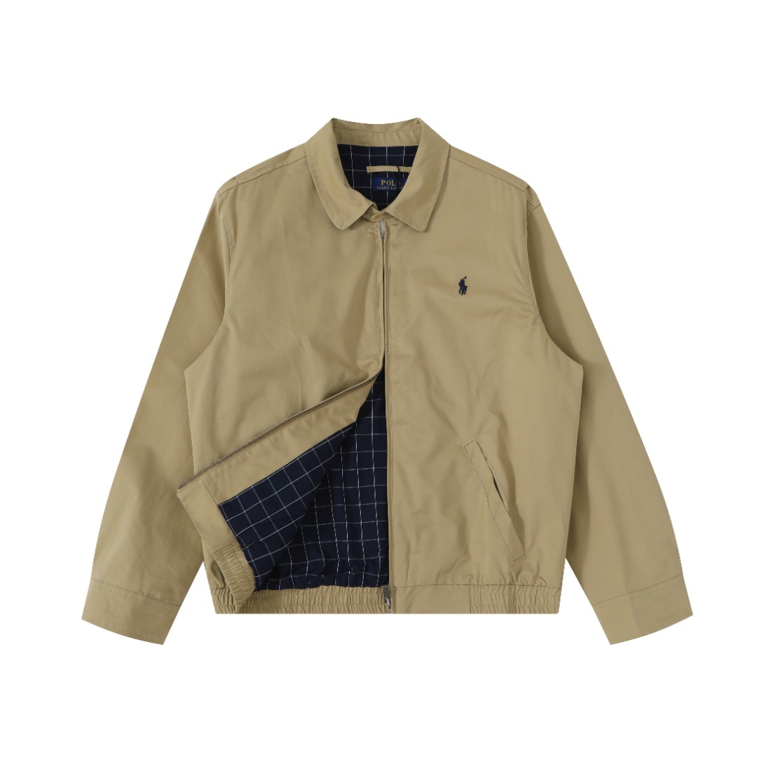 💰210 Ralph Lauren/拉夫劳伦 经典男女同款老干部拉链夹克外套RL12168
易梦玲同款 货号:RL12168 众多穿搭博主上身推荐, 哈林顿夹克的版型翻领拉链防风设计休闲风格和街头潮流元素完美融合,非常适合中性 穿搭。外套的面料质感十分出色,穿着舒适,是一款非常百搭的潮流外套。原版开发,百分百纯棉面料 精致刺绣 四季常青款放心入手 ,复古永不过时!
颜色:卡其色 黑色 藏青色 墨绿 棕色
货号: Q25R25
尺码: S-XL
S M L XL
衣长: 68 70 72 74
胸围:128 132 136 140
肩宽:52 53 54 55