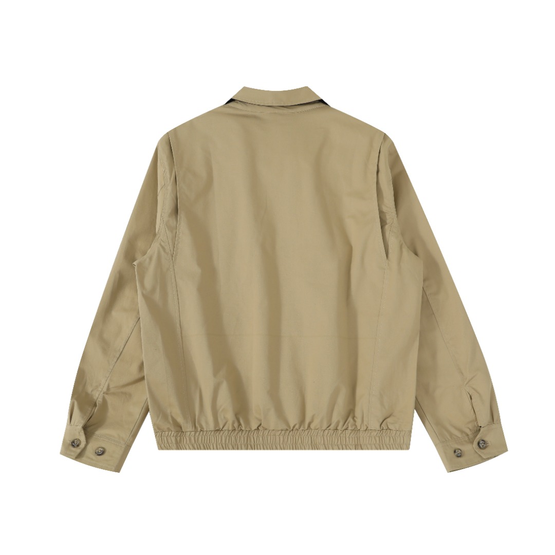 💰210 Ralph Lauren/拉夫劳伦 经典男女同款老干部拉链夹克外套RL12168
易梦玲同款 货号:RL12168 众多穿搭博主上身推荐, 哈林顿夹克的版型翻领拉链防风设计休闲风格和街头潮流元素完美融合,非常适合中性 穿搭。外套的面料质感十分出色,穿着舒适,是一款非常百搭的潮流外套。原版开发,百分百纯棉面料 精致刺绣 四季常青款放心入手 ,复古永不过时!
颜色:卡其色 黑色 藏青色 墨绿 棕色
货号: Q25R25
尺码: S-XL
S M L XL
衣长: 68 70 72 74
胸围:128 132 136 140
肩宽:52 53 54 55