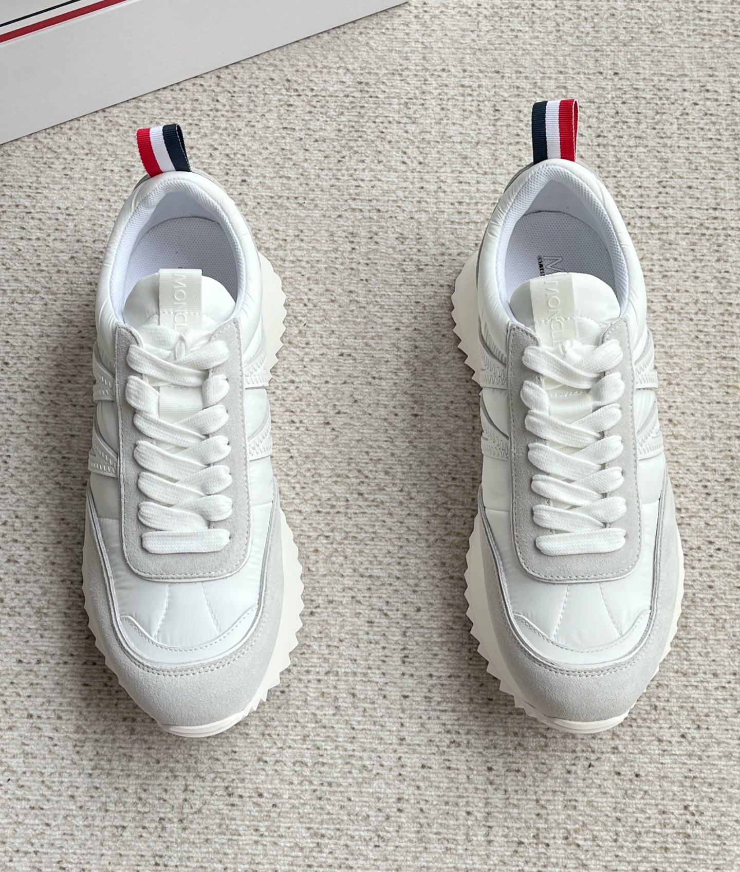 NO:271914,New Moncler cover-up Pacey men's thick-soled sports and casual shoes, lightweight and flexible, showing urban style. Low-top style design, made of fabric, decorated with eye-catching and M-shaped details. ·Fabric upper·Mesh lining·Lacing style ·Light TPU midsole·Rubber-processed PU sole ·Rubber sole ·Sol height: 3.5 cm Size 39 40 41 42 43 44 Standard leather shoe size, Moncler19860909新款Moncler蒙口Pacey男士厚底运动休闲鞋 ,轻巧灵活,彰显都市风格.低帮款式设计,采用织物制成,饰有醒目标识和M字形细节. ·织物鞋面·网眼衬里·系带款式 ·轻盈TPU中底·橡胶处理PU底面·橡胶鞋底 ·鞋底高度:3.5厘米 码数39 40 41 42 43 44标准皮鞋尺码,,Moncler,Men's shoes