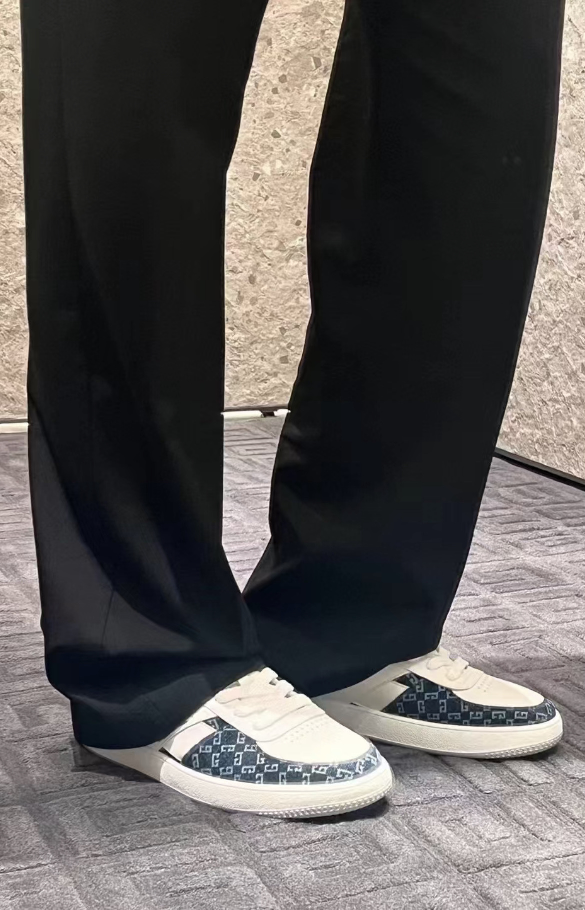 NO:273610,Picture of foot,19860909上脚图,,Men's shoes