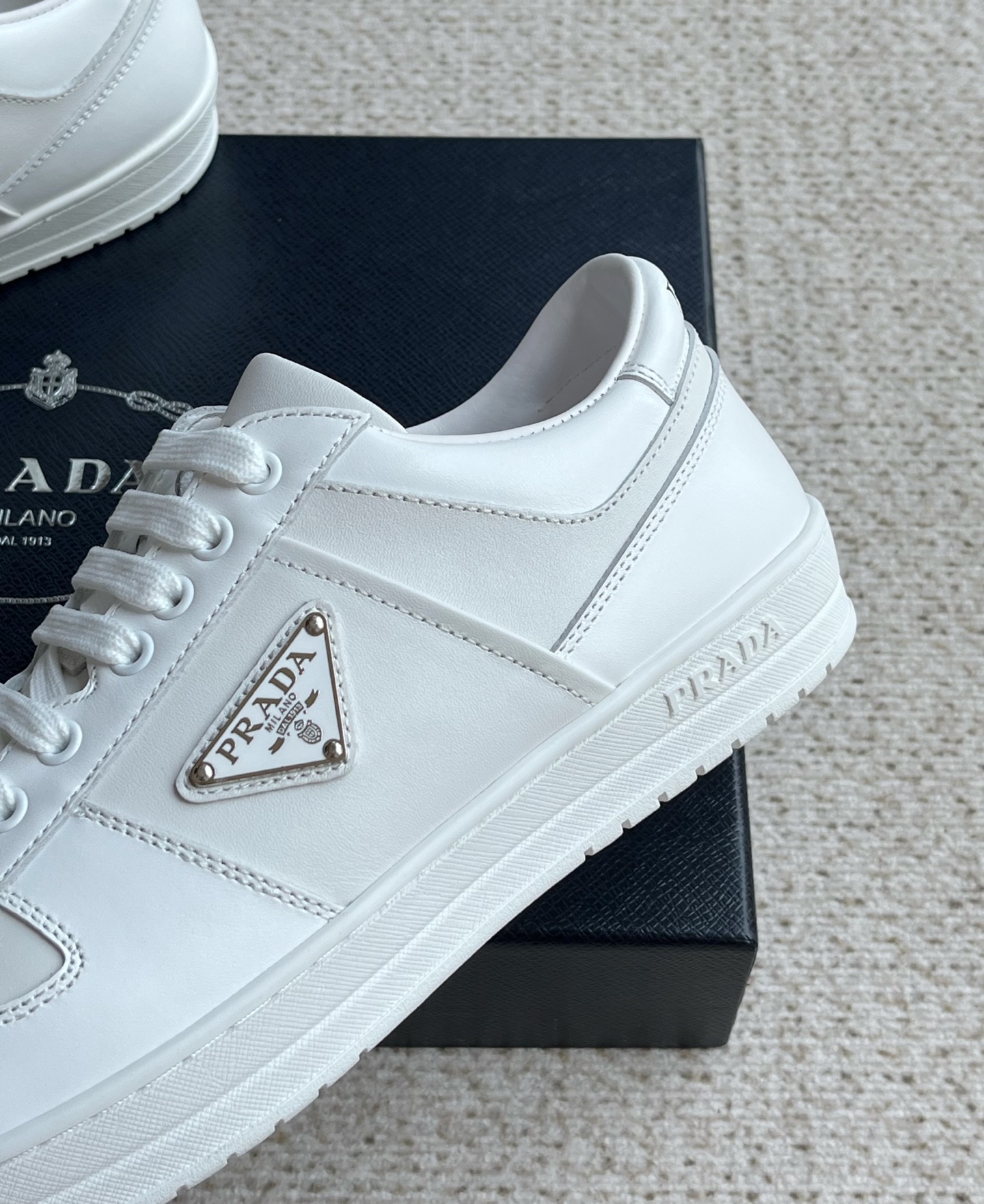 נעלי עור גברים מודרניים Prada מעור נאפה לנוחות ונוחות 6 i1744003038206 7150 0 4