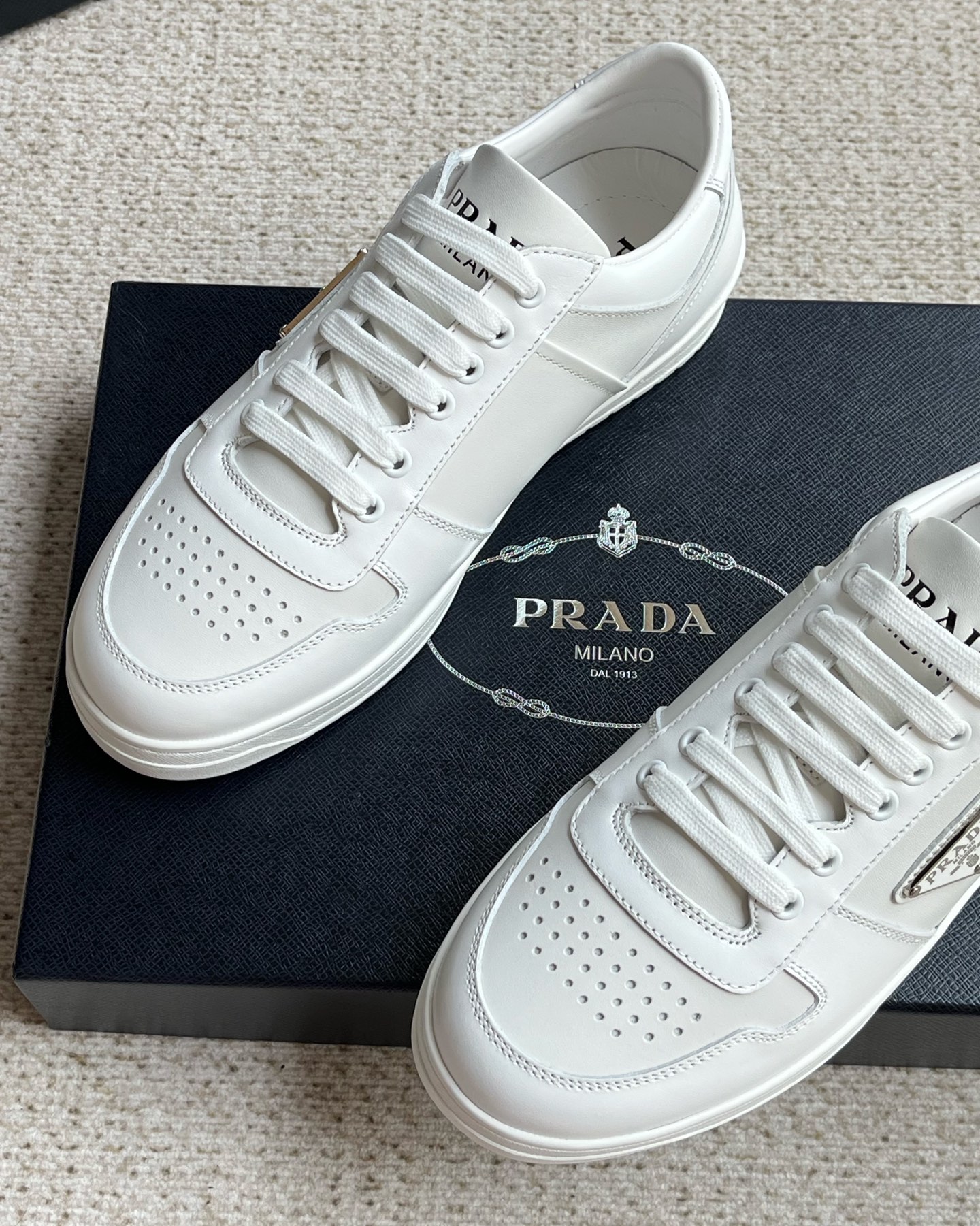 נעלי עור גברים מודרניים Prada מעור נאפה לנוחות ונוחות 9 i1744003038214 6705 0 7