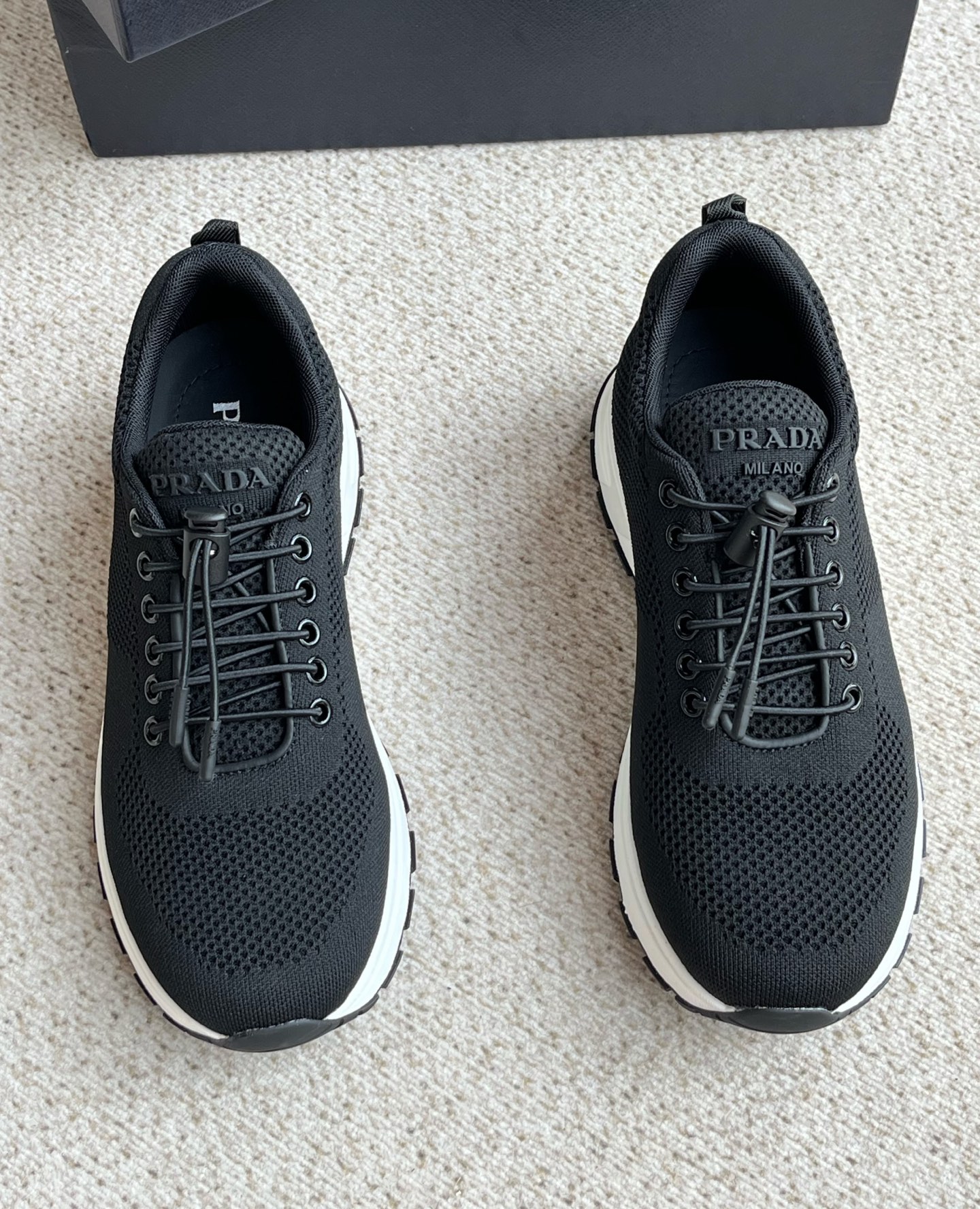 NO:344985,The new Prada spring and summer flying mesh breathable sneakers are prematurely featured in the official website. The main feature is a high-end and casual sports series. The top-grade cashmere fabric is designed to create a 