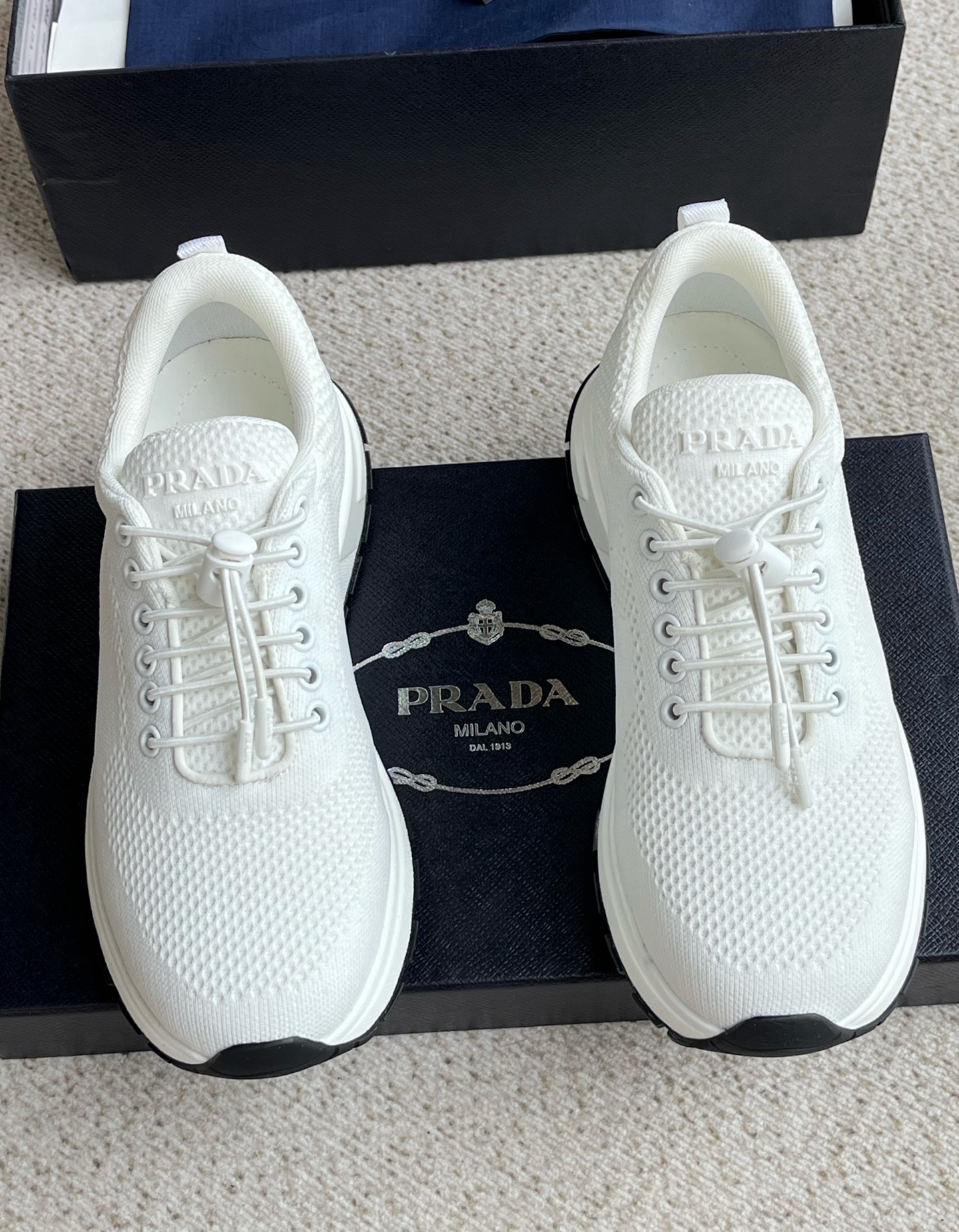 NO:345175,The new Prada spring and summer flying mesh breathable sneakers are prematurely featured in the official website. The main feature is a high-end and casual sports series. The top-grade cashmere fabric is designed to create a 