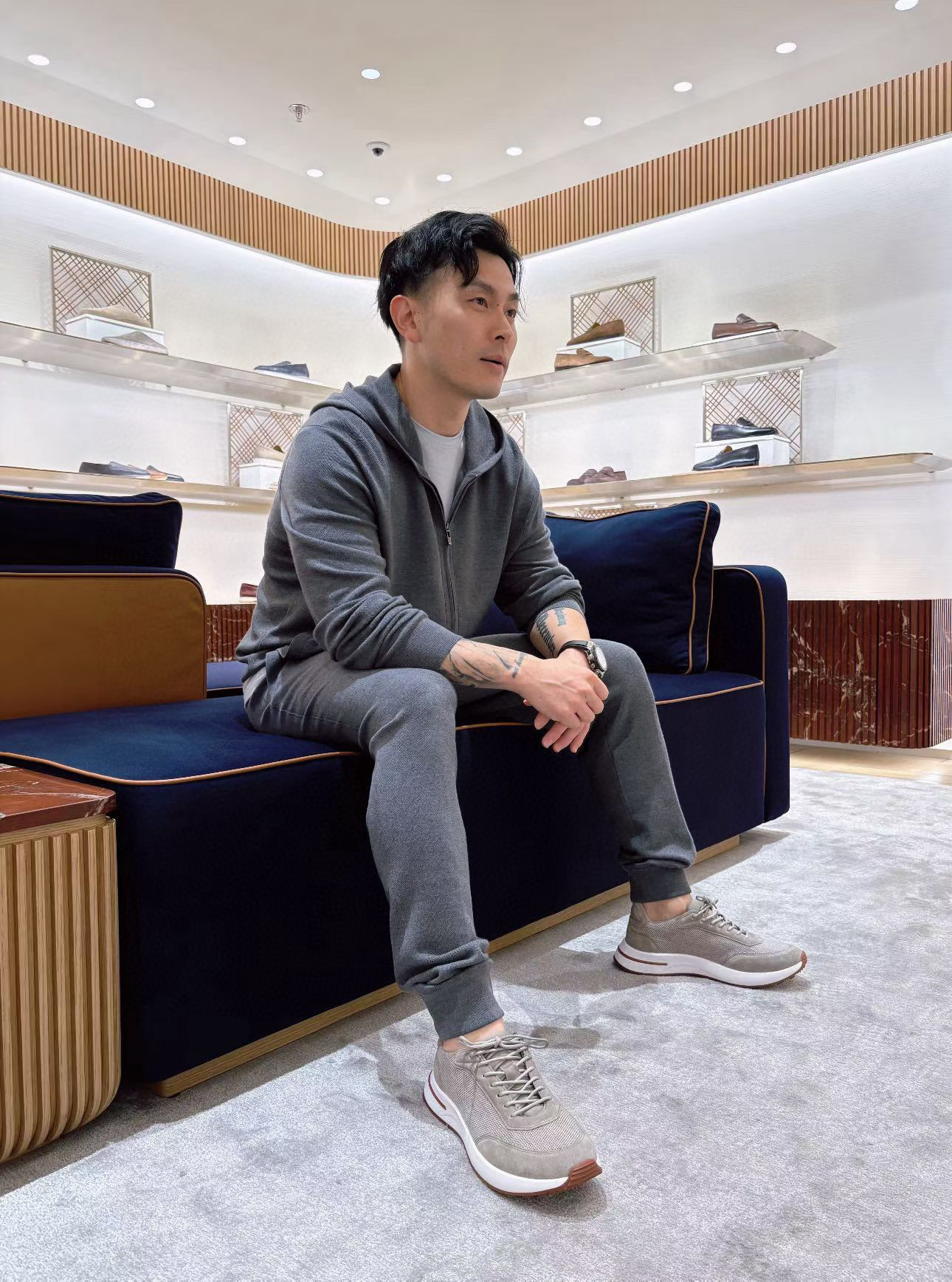 NO:954374,Upper foot picture,19860909上脚图,,Men's shoes