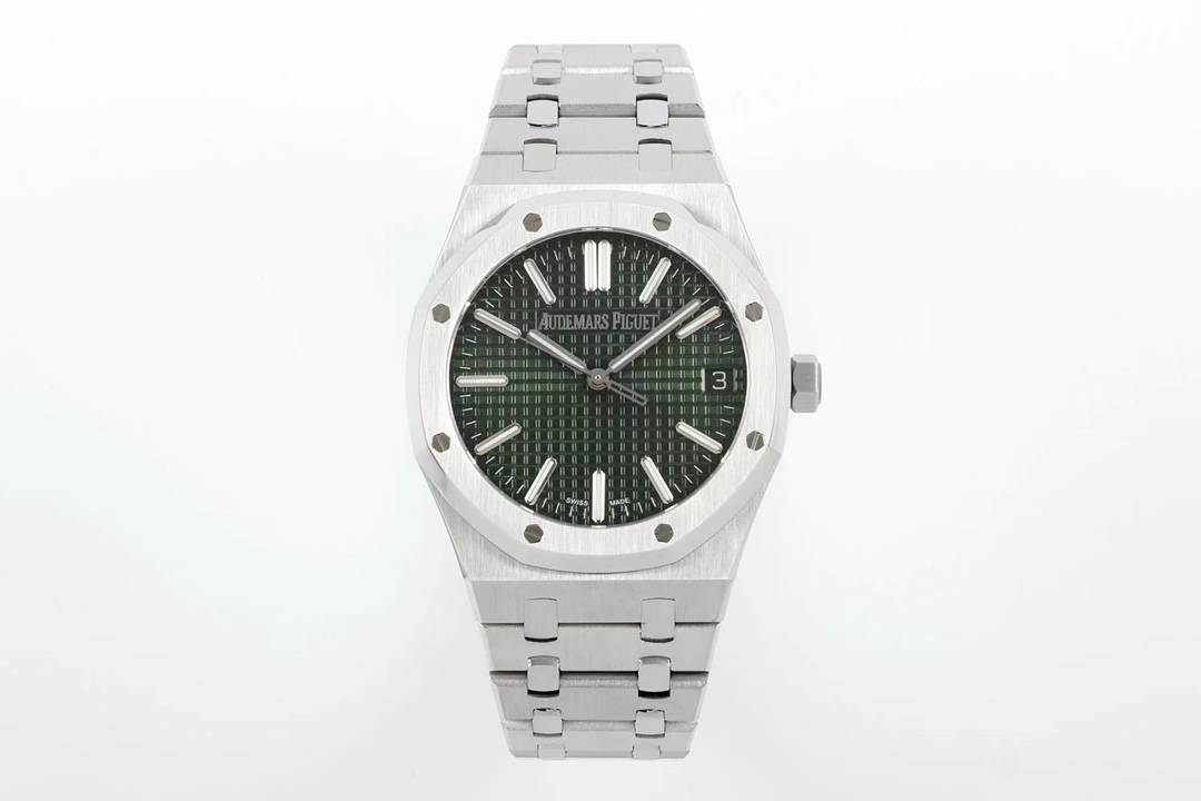 NO:586418,The new A Audemars Piguet Royal Oak '50th Anniversary' 15510ST series produced by IF is shockingly launched!  The new 15510 removes the 'A' gold label, choosing to retain only the full name of Audemars Piguet 'Audemars iguet', and uses CODE 1159's logo technology, a fine full-dimensional gold label. The Audemars Piguet three-hand movement automatic rotor has been replaced from the A gold rotor to a 50-word silver gold rotor, which is more regular and retro. The 'movement' uses the 4302 integrated movement with the latest 50th anniversary oscillating weight - achieving the pinnacle of steel watches - a demonstration of strength.  Defending 'Steel' King!  [6 subtleties] 1. The authentic product is disassembled and the size is 41X10.4 mm, which is consistent with the original product!  2. Perfectly restore every detail of the genuine watch case, showing the masculine temperament of the genuine 'angular, resolute and courageous'. 3. The workmanship of the steel band is impeccable, which is better than any steel band watch on the market. The tightness of the 'buffer belt' connecting the steel band head and the watch is exactly the same as the original. 4. Audemars Piguet CAL.4302 all-in-one machine!  The power up to 72 hours is more stable, better and more real. 5. The 'biscuit texture' of the dial is three-dimensional and full, full of energy!  It is definitely not the soul-destroying experience of an ordinary small factory. The experience is exquisite and the feeling is different. 6. The anti-glare sapphire glass mirror appears bluish under side light, making the visual effect more translucent and clear!  Produced by IF, it must be a high-quality product!  ,,audemars19860909IF出品 新款A 爱彼皇家橡树「50周年」15510ST系列震撼上线！ 新款15510移除了“A”金标,选择只保留爱彼的“Audemars iguet” 全称,并且用上了 CODE 1159的logo工艺, 精细的全立体金标. 爱彼三针机芯自动陀从A 金色陀换成了50字样的银色金陀更规整更复古. 「机芯」采用4302一体机芯搭配最新款50周年摆陀——成就钢表巅峰—— 实力演绎 卫冕“钢”王！【6大精妙之处】 1.正品拆解开模,尺寸为41X10.4毫米与正品一致！ 2.完美还原正品表壳的每一处细节,尽显正品“棱角分明 坚毅果敢”的阳刚气质. 3.钢带的做工无可挑剔,比市面上任何钢带表做工均要更上一层楼,钢带头粒和表头衔接的“缓冲带”的松紧程度与正品一模一样. 4.爱彼CAL.4302一体机！动力长达72小时更稳定,更优秀,更真实. 5.表盘的“饼干纹理”立体饱满,精神抖擞！绝非普通小厂一般失魂落魄.体验精妙 感受不同 6.防眩蓝宝石玻璃镜面,从侧光线下呈现泛蓝色,视觉效果更加透亮,清晰！ IF出品,必属精品！,,audemars,Watch