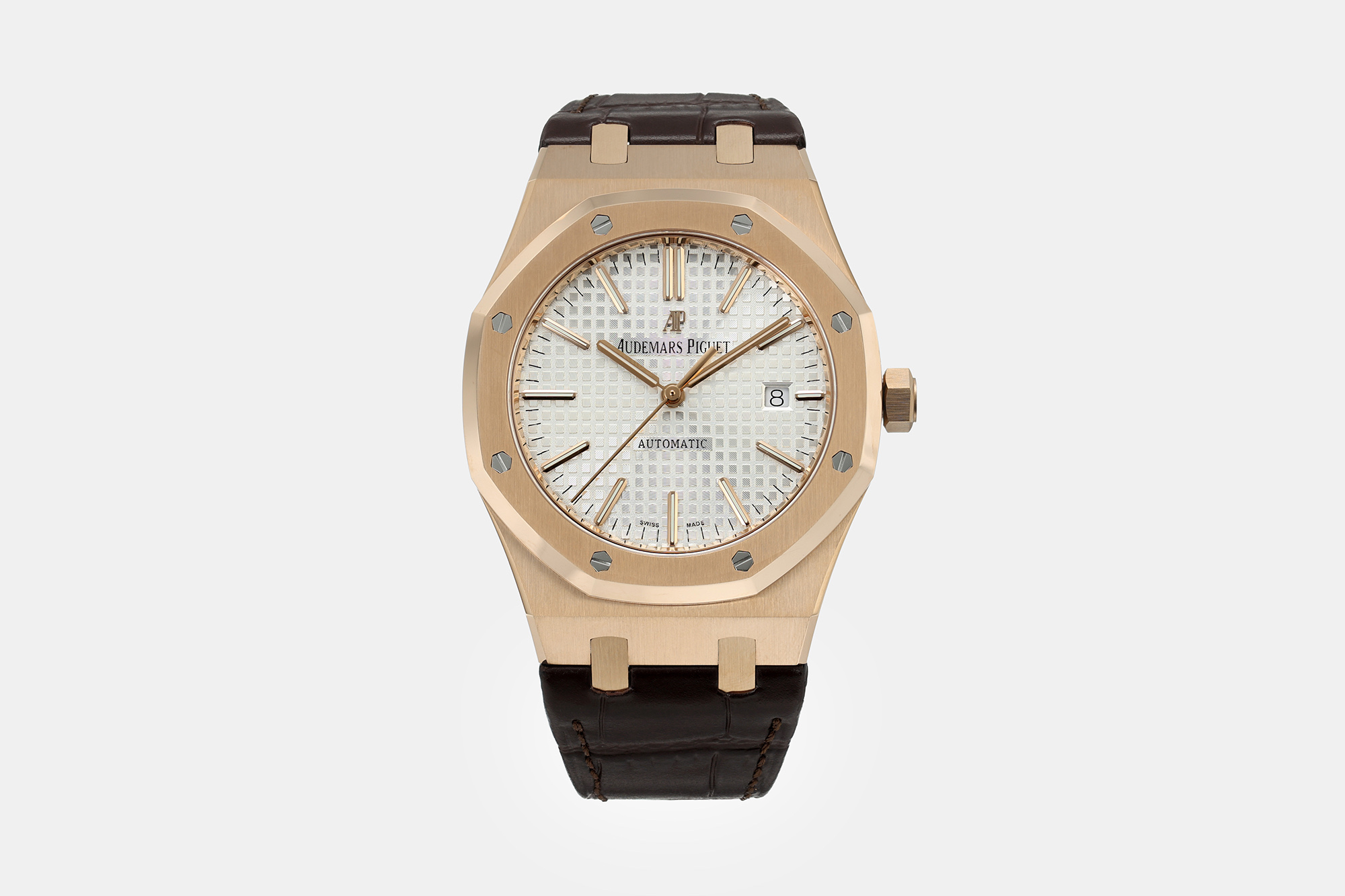 NO:944379,IF A [New revision · Optimized text] V3 version Audemars Piguet / 15400 37mm New revision, re-opening production based on the original text, completely repairing all the shortcomings of the old version of the text!  The face of the same watch is made from a new mold, and the scales, fonts, background colors, and luminous light are fully upgraded and optimized, eliminating all kinds of flaws in the old version to create a smoother and more delicate dial; the scales are regular and neat, the paint surface is even and color-free, and the fonts are full of three-dimensionality. The real-life original pictures can be used to intuitively compare the dial texture of the old and new versions. Exquisite mechanical watches,,,audemars19860909IF A【全新改版 · 优化字面】V3版 爱彼 /15400 37mm 全新改版,针对原有字面重新开版生产,彻底修复老版本字面全部短板！同款腕表字面全新开模制作, 刻度、字体、底色、夜光全方位升级优化,摒弃旧版各类瑕疵,打造更平整细腻表盘；刻度规整利落、漆面均匀无杂色、字体立体感拉满,实拍原图可直观对比新旧版本质感表盘精致机械腕表,,,audemars,Watch