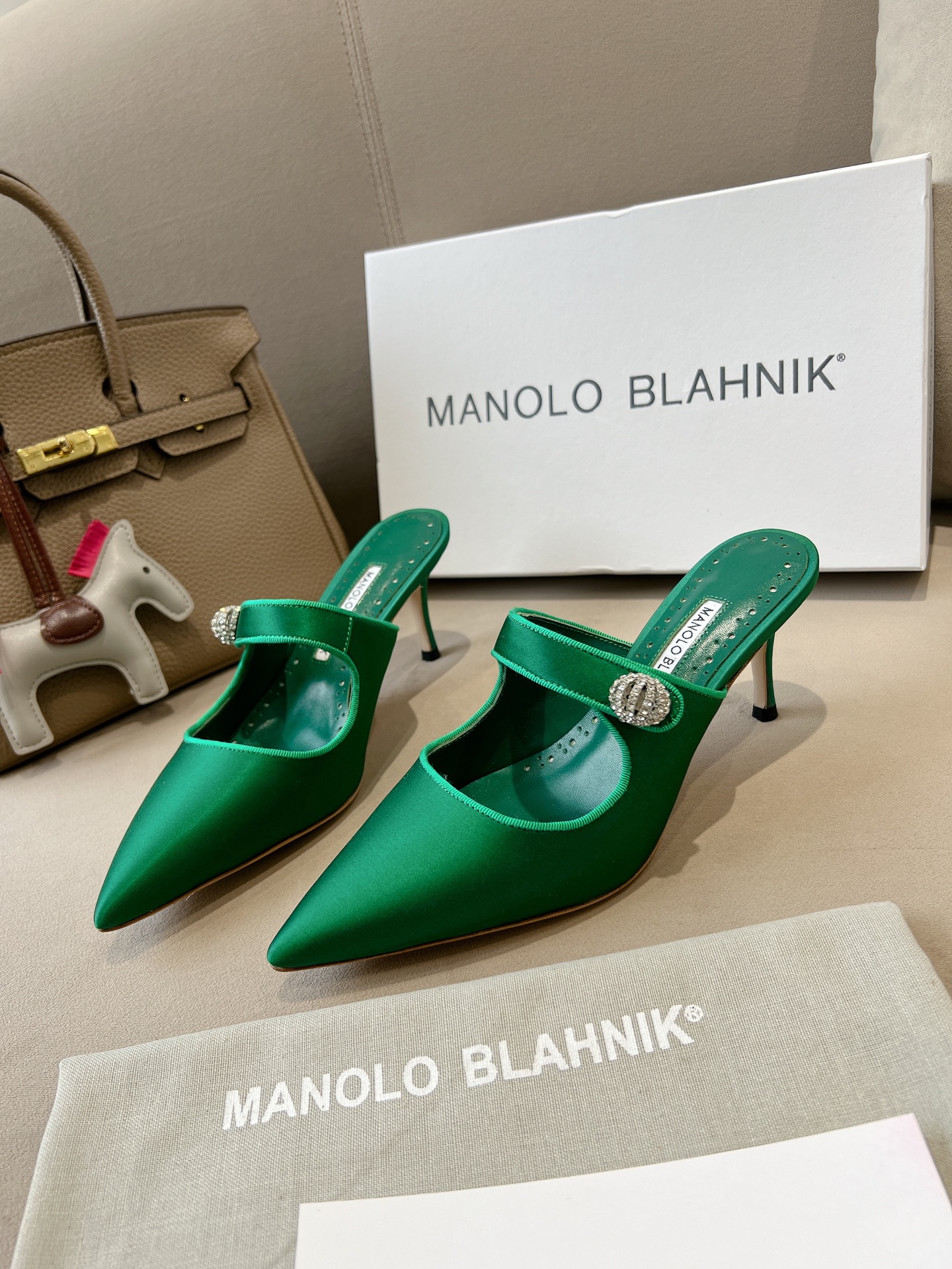 Manolo Blahnik AAA+
 Schuhe Badelatschen Echtleder Schaffell Seide