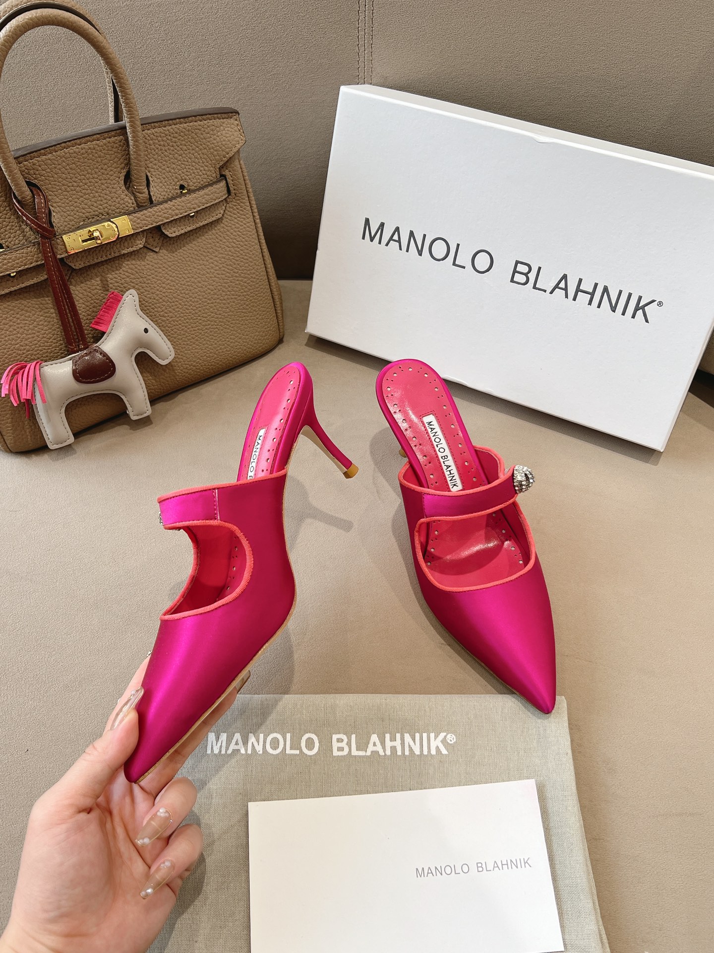 Manolo Blahnik Schuhe Badelatschen Echtleder Schaffell Seide