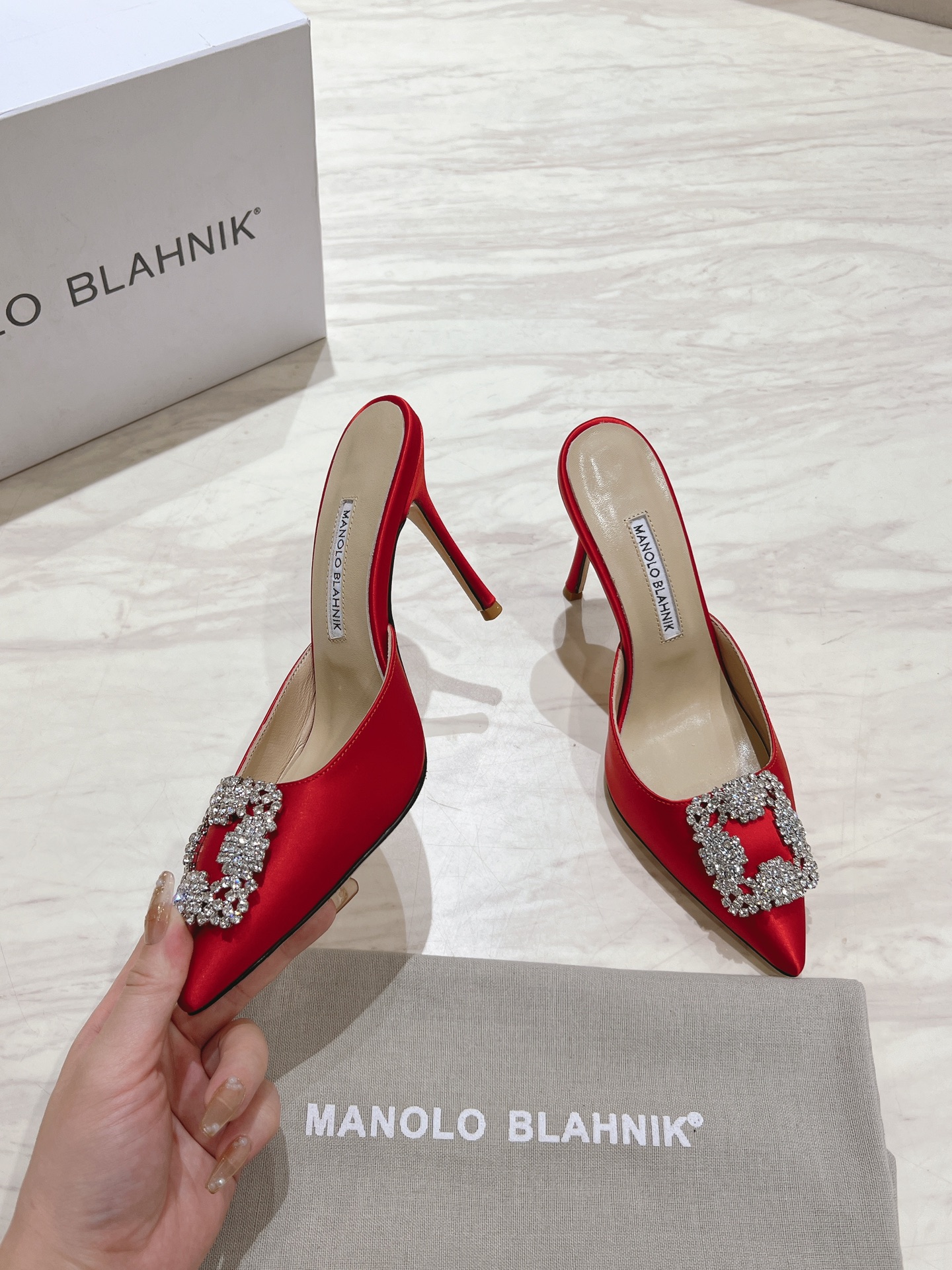 Manolo Blahnik Schuhe Badelatschen Echtleder Schaffell Seide