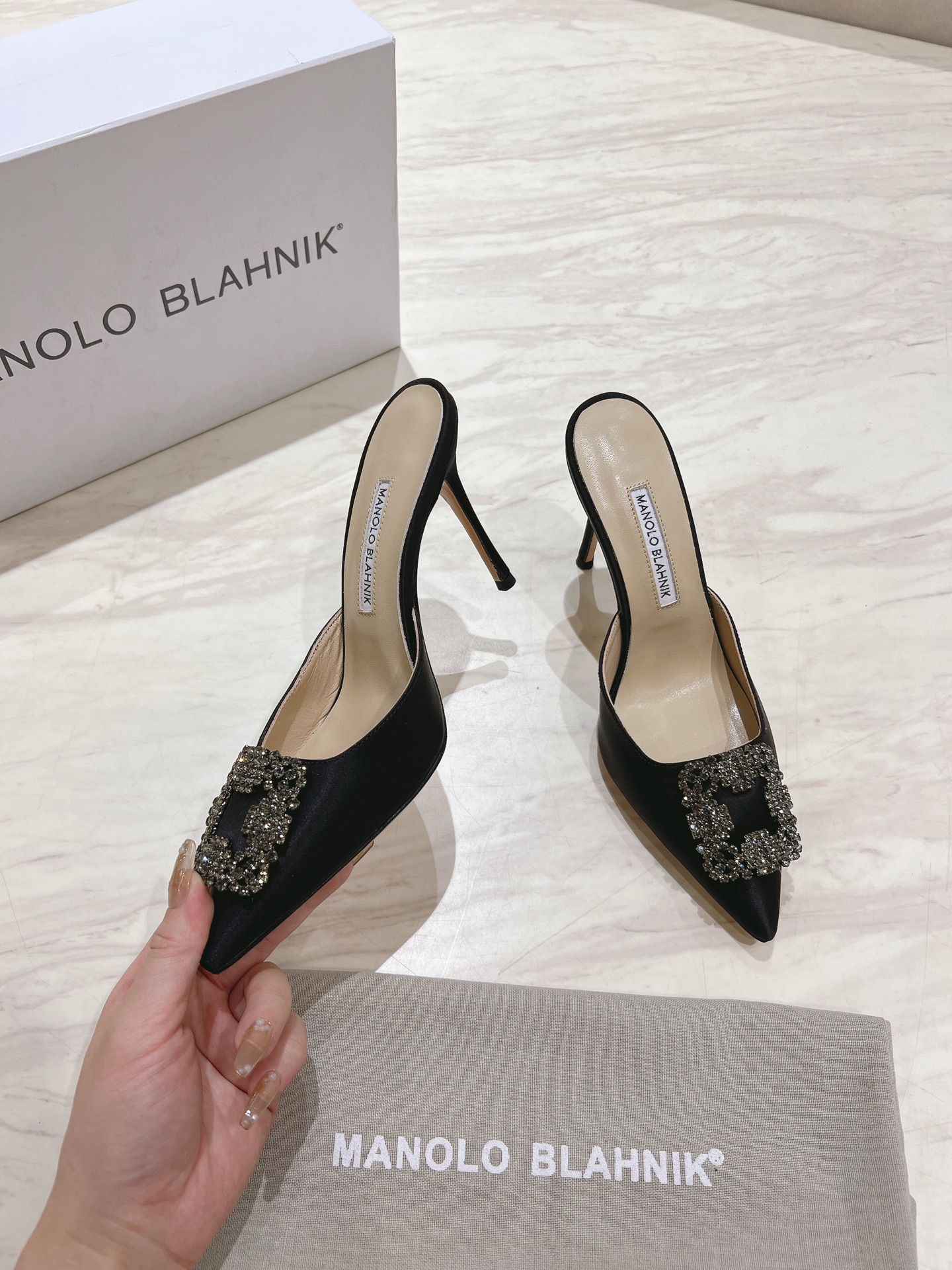 Manolo Blahnik Schuhe Badelatschen Echtleder Schaffell Seide