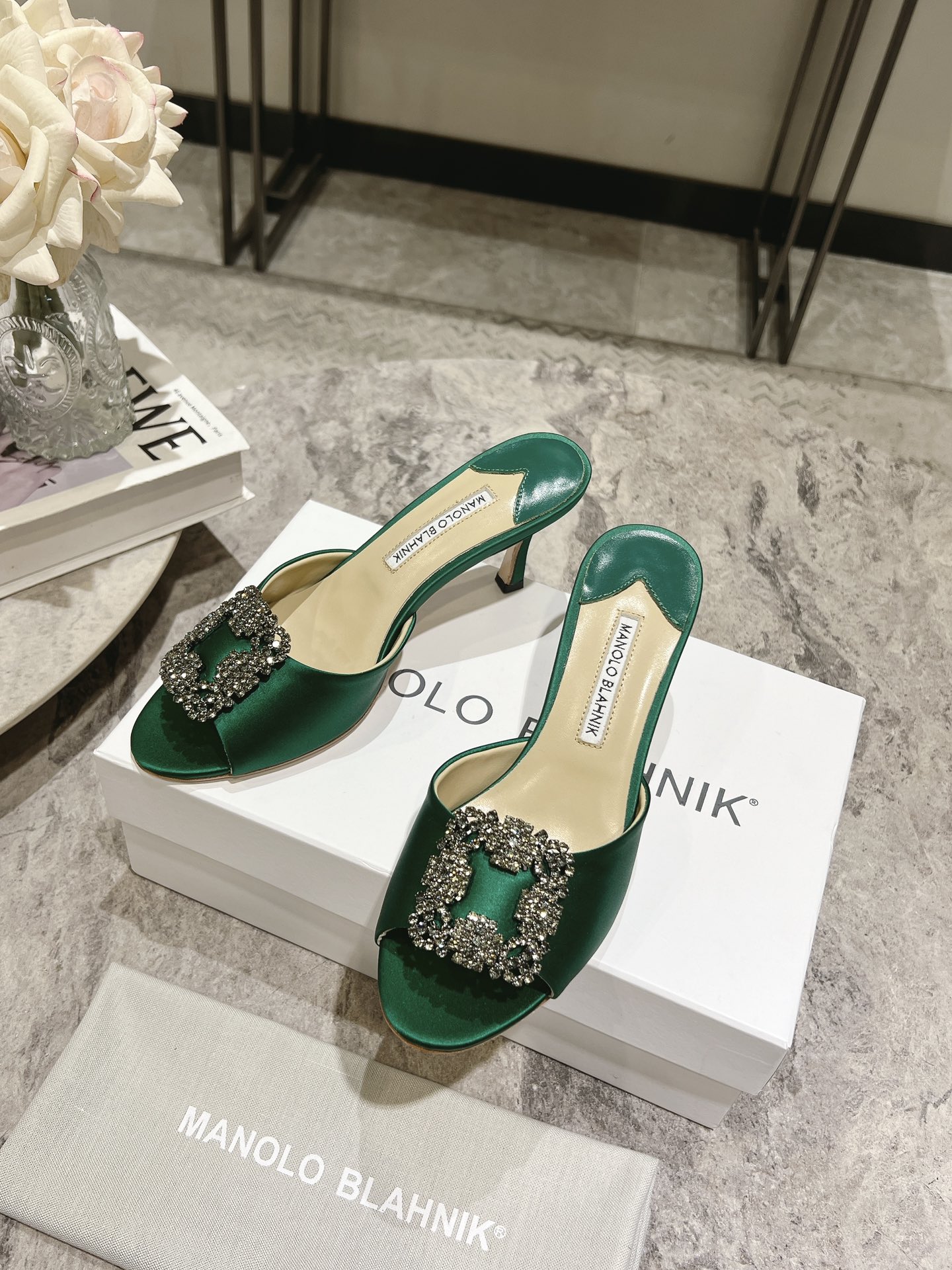 Manolo Blahnik Schuhe Badelatschen Echtleder Schaffell Seide